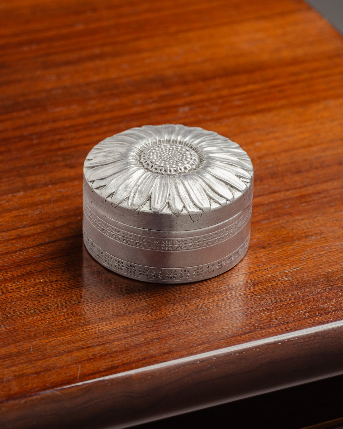 ALUMINIUM POWDER COMPACT, 1920s