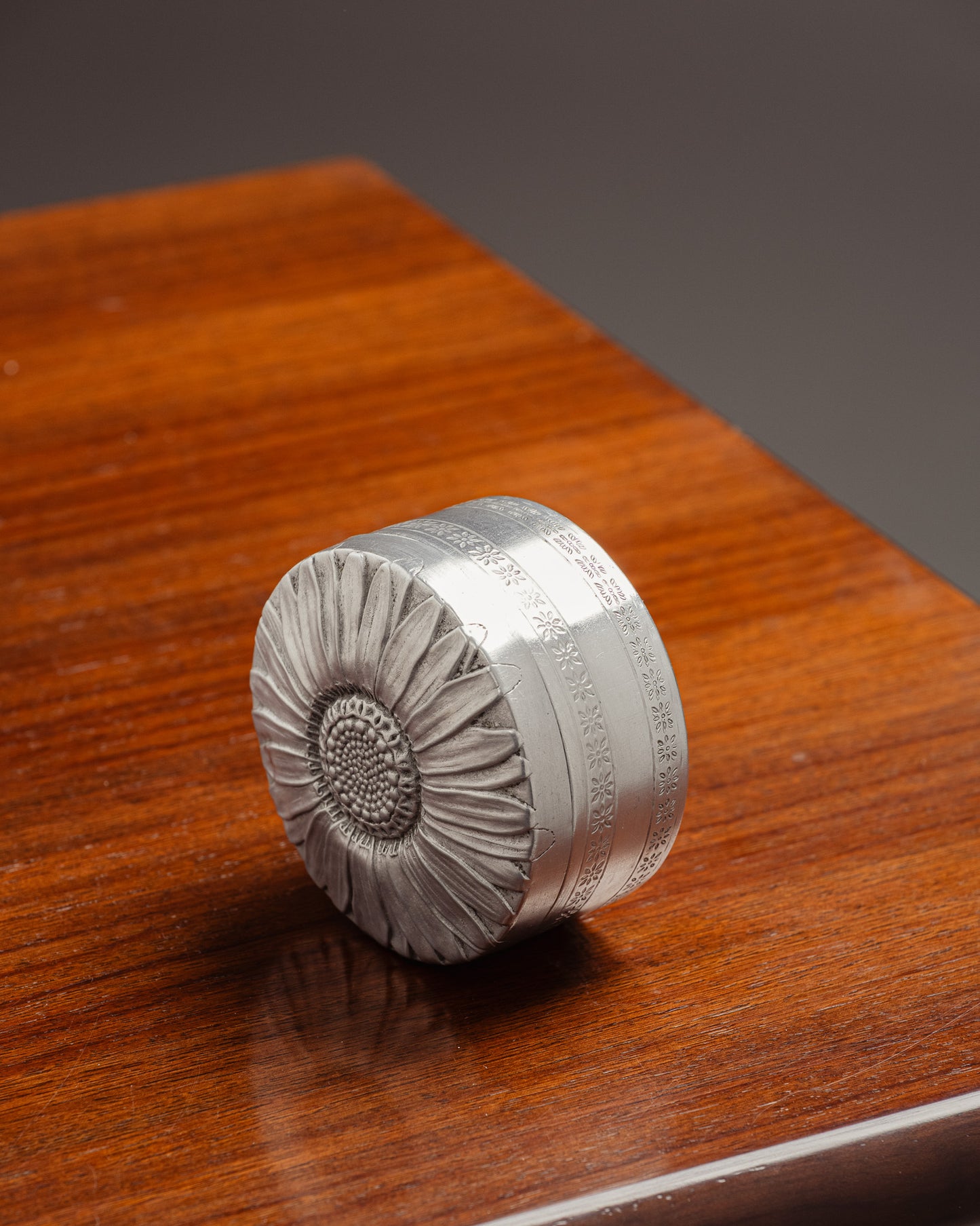 ALUMINIUM POWDER COMPACT, 1920s