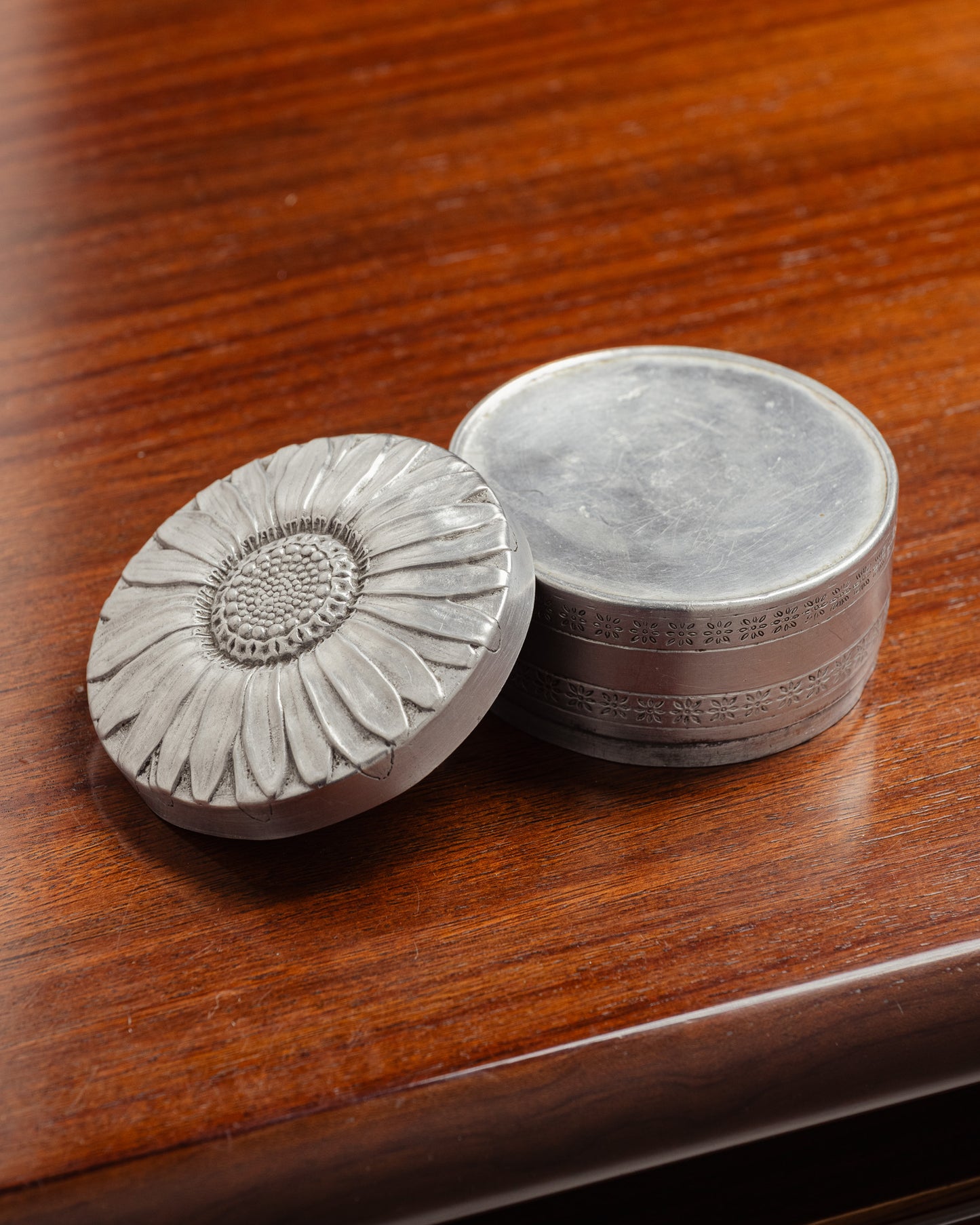 ALUMINIUM POWDER COMPACT, 1920s