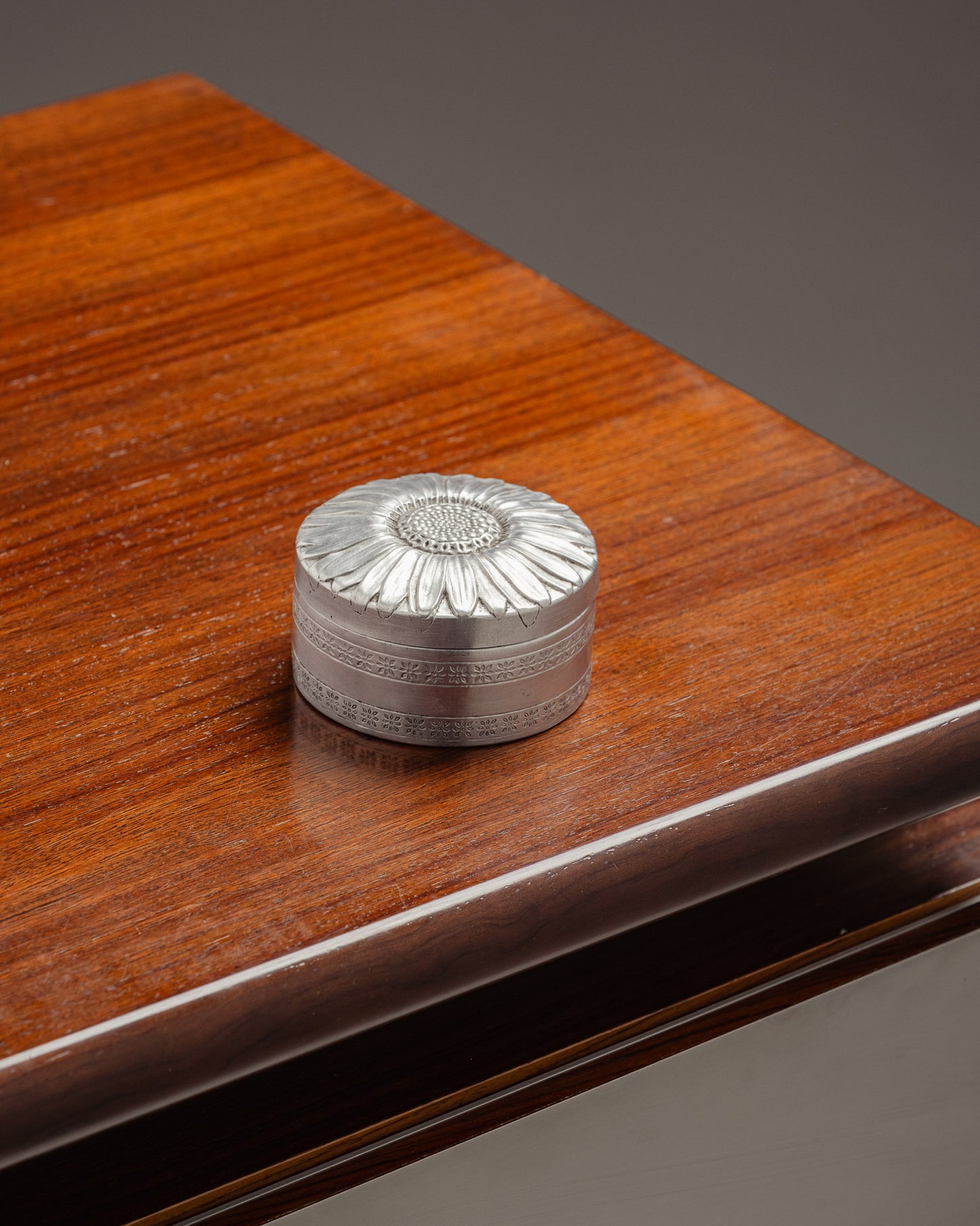 ALUMINIUM POWDER COMPACT, 1920s