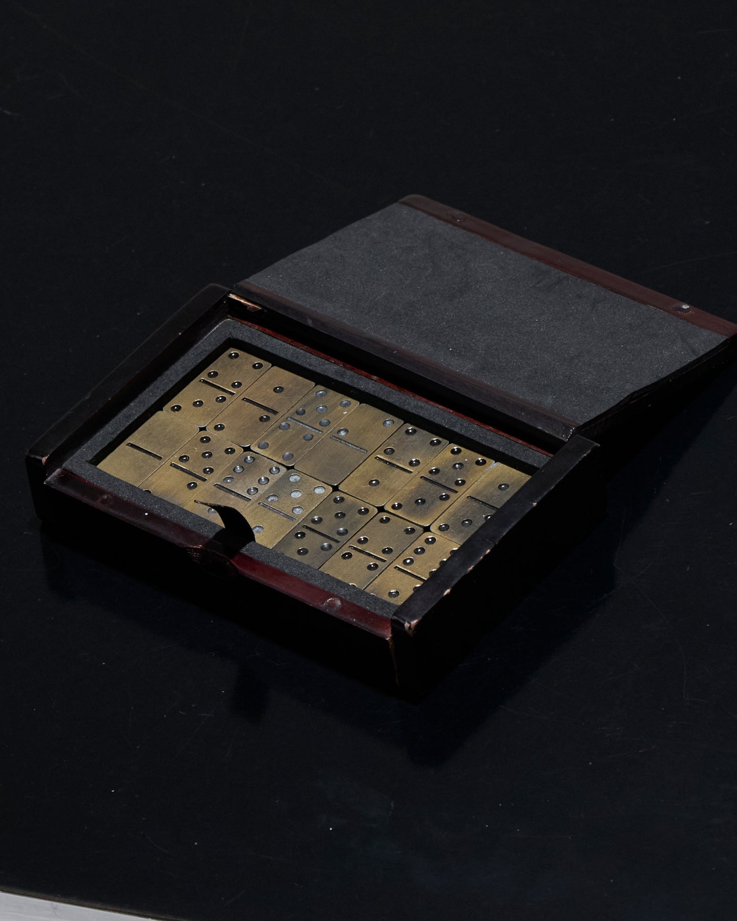 PETIT JEU DE DOMINOS EN BOIS ET MÉTAL, 1980s