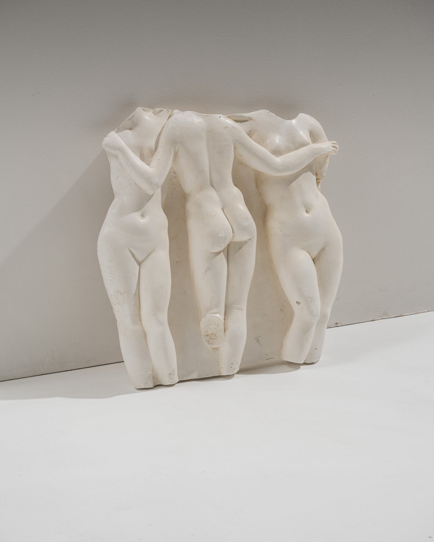 SCULPTURE MURALE BAS-RELIEF LES TROIS GRÂCES, 2000s
