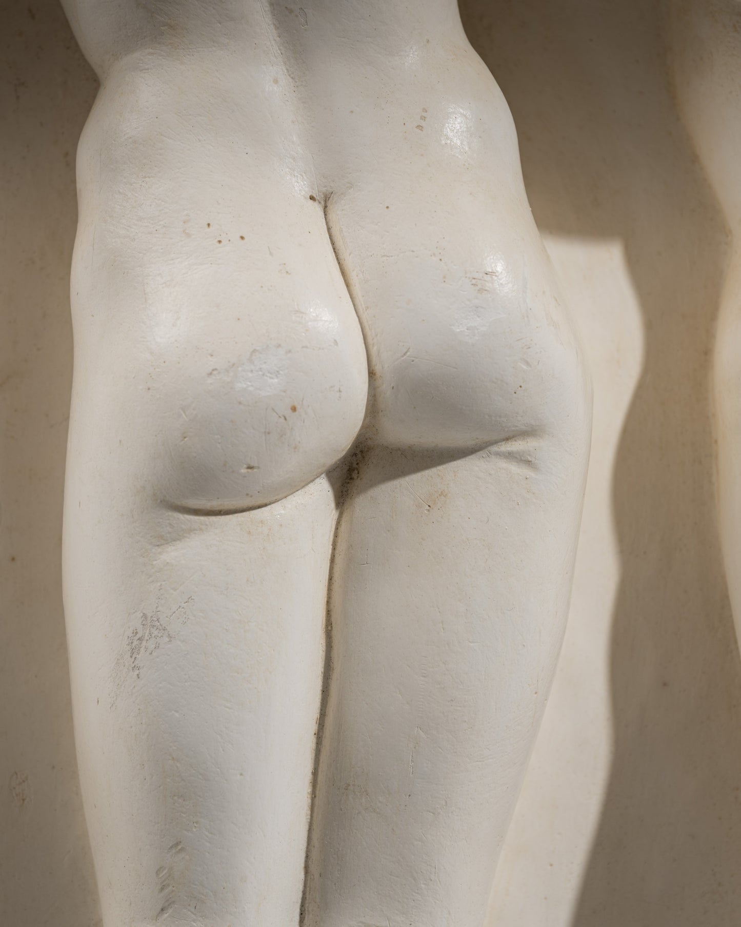 SCULPTURE MURALE BAS-RELIEF LES TROIS GRÂCES, 2000s