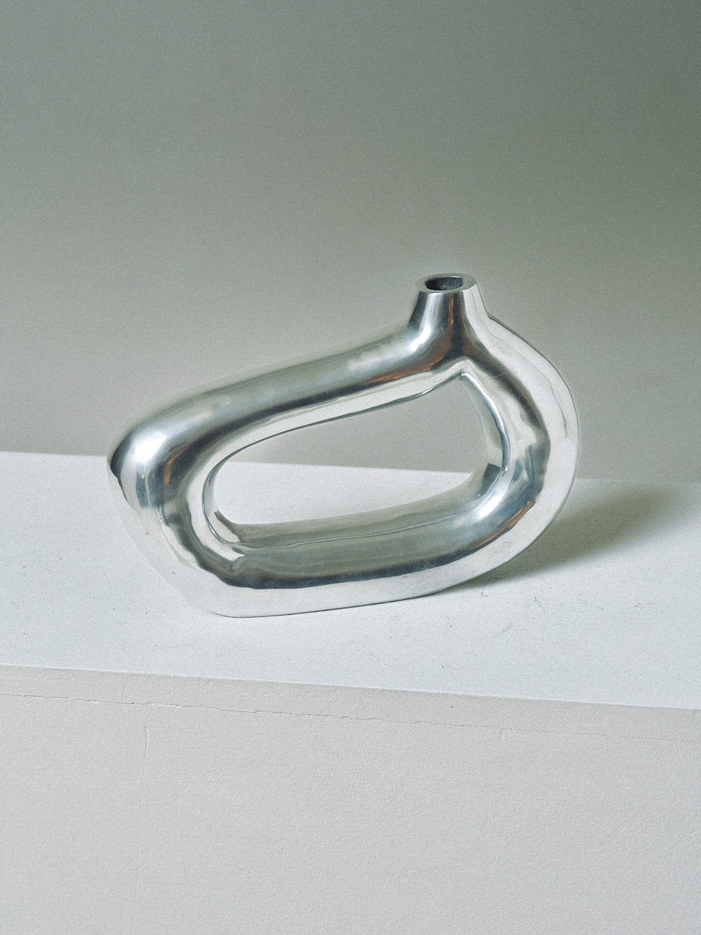 VASE MODERNISTE EN ALUMINIUM, 1980s