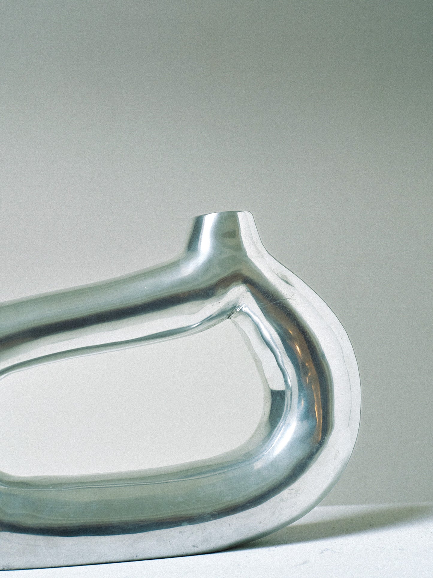 VASE MODERNISTE EN ALUMINIUM, 1980s