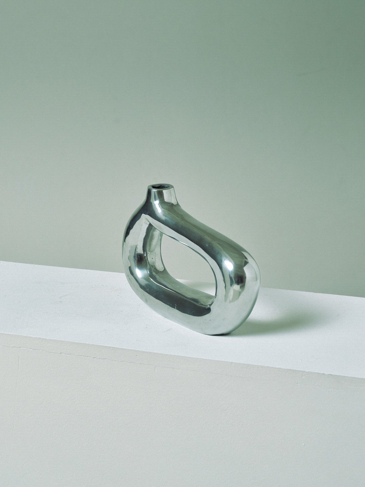 VASE MODERNISTE EN ALUMINIUM, 1980s