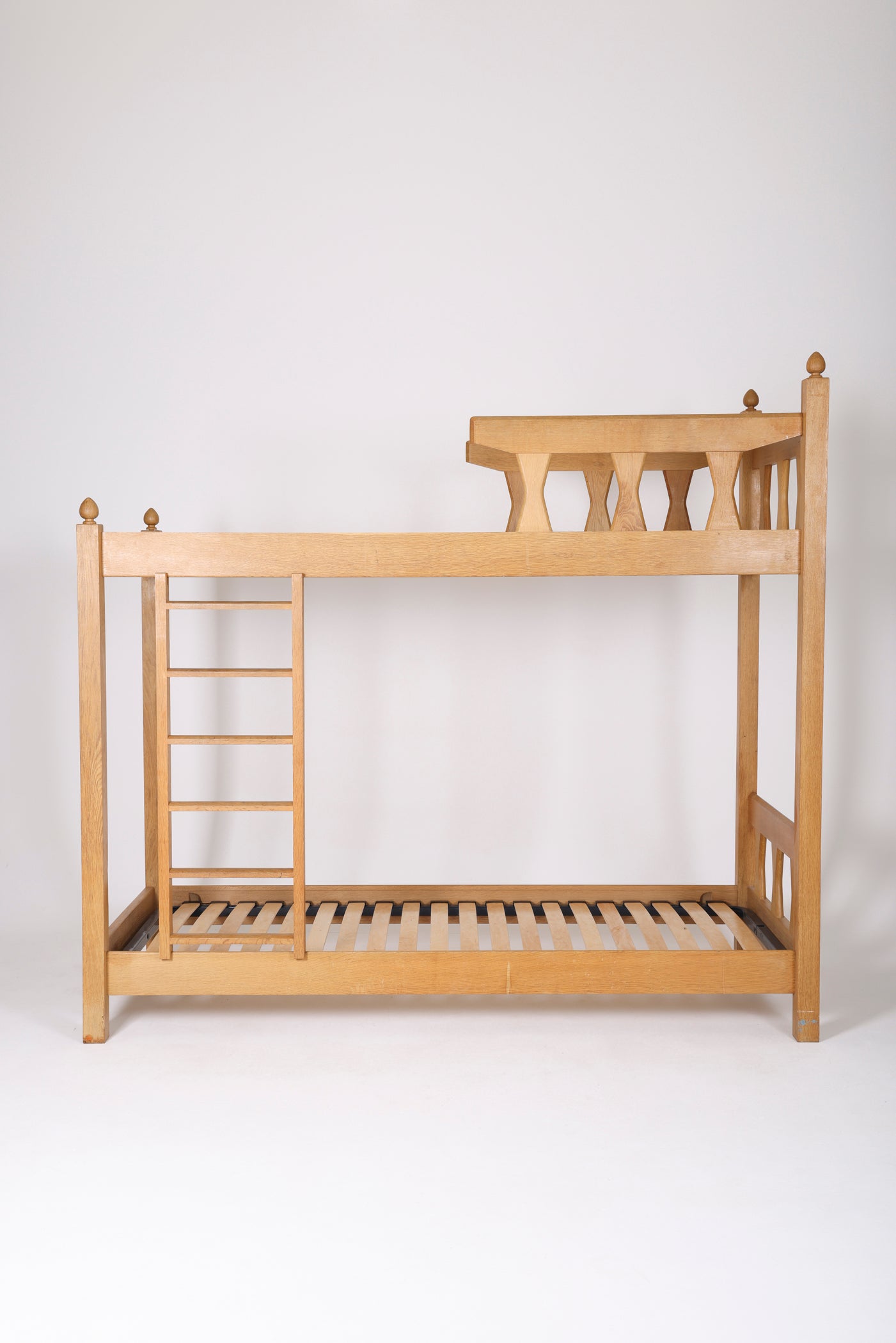 Guillerme and Chambron bunk bed