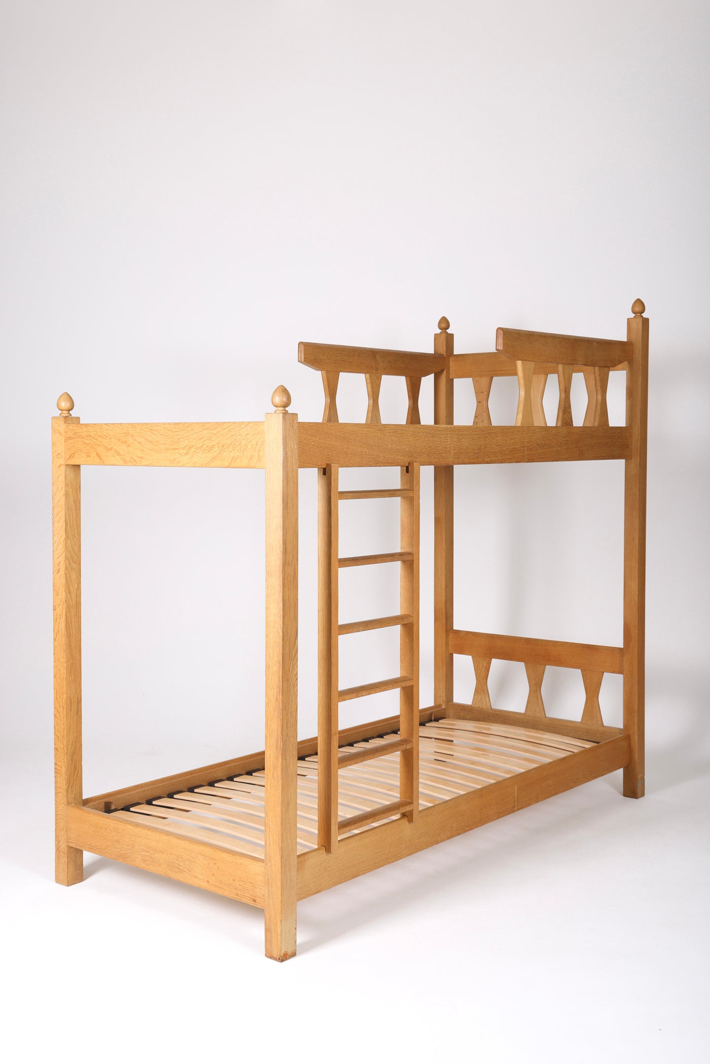 Guillerme and Chambron bunk bed