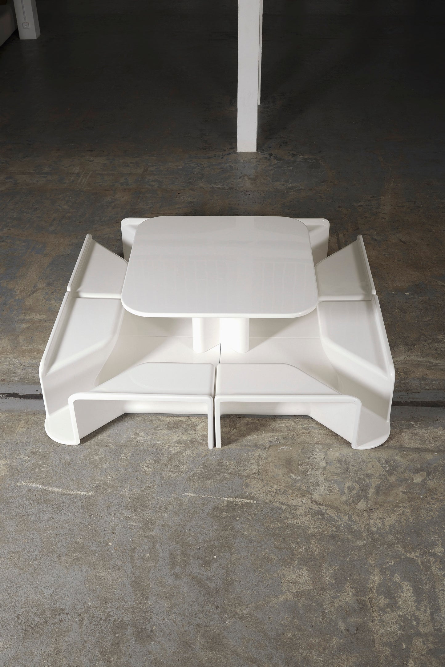 PROTOTYPE OF THE “MIAMI” TABLE PIERRE PAULIN