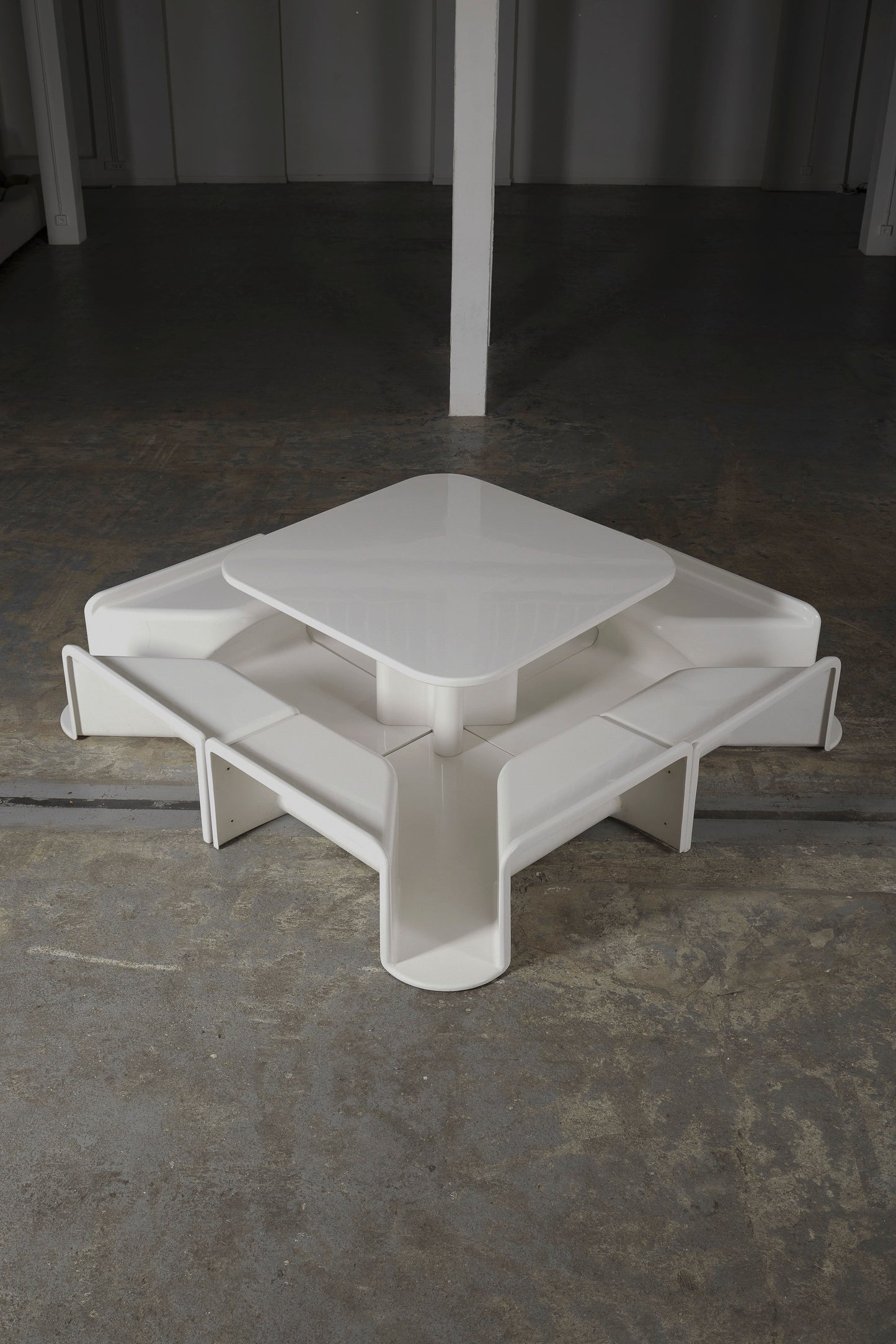 PROTOTYPE OF THE “MIAMI” TABLE PIERRE PAULIN