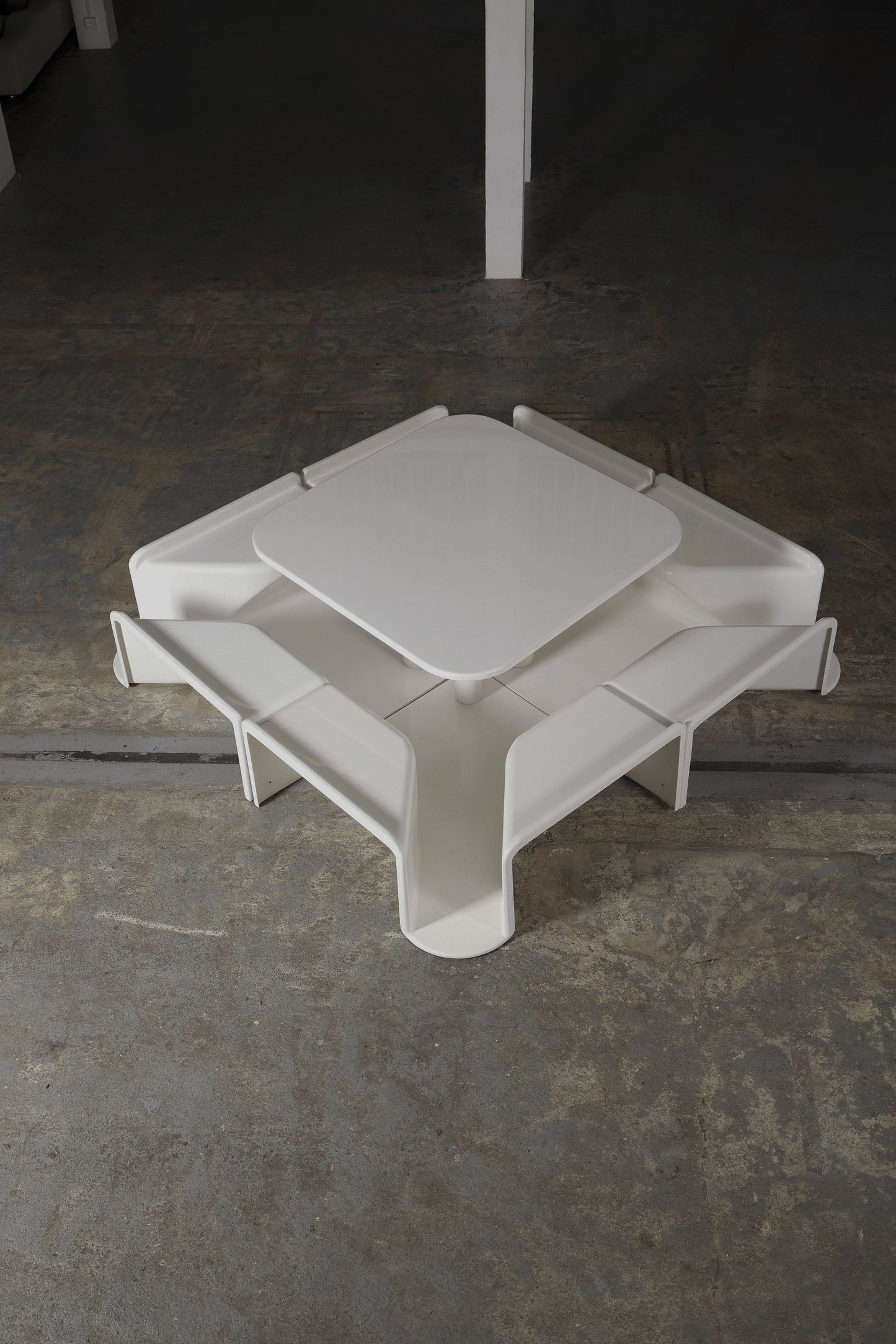 PROTOTYPE OF THE “MIAMI” TABLE PIERRE PAULIN