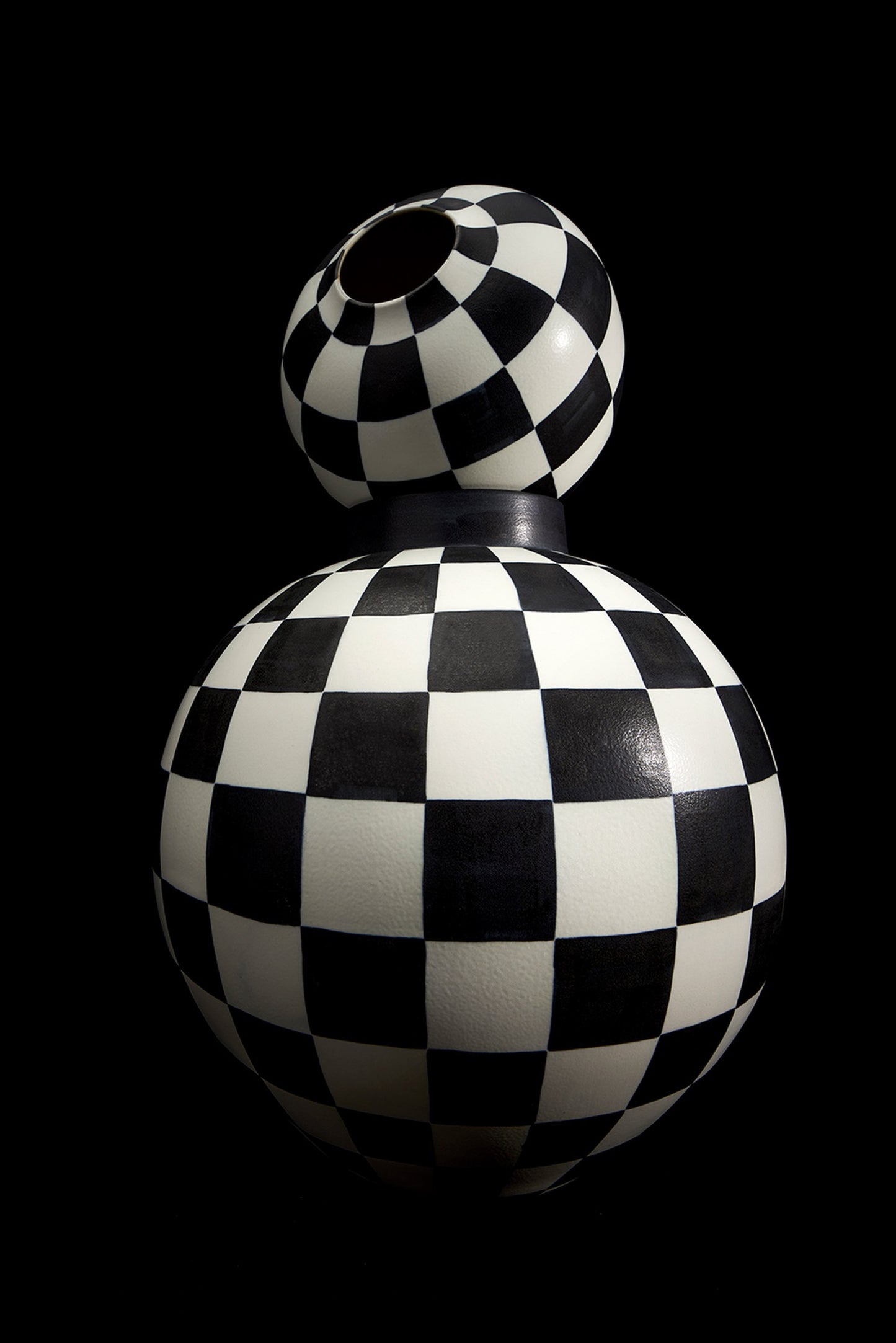 LARGE CHECKER VASE