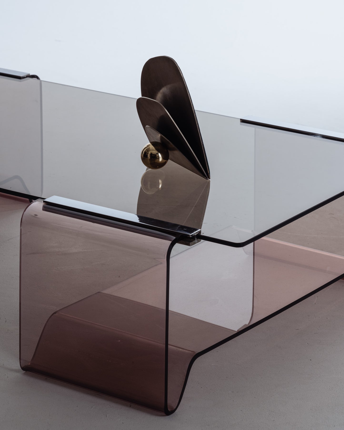 MIRROR FROM THE "EPURE" COLLECTION IN BRASS