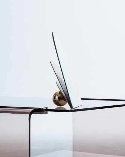 MIRROR FROM THE "EPURE" COLLECTION IN BRASS