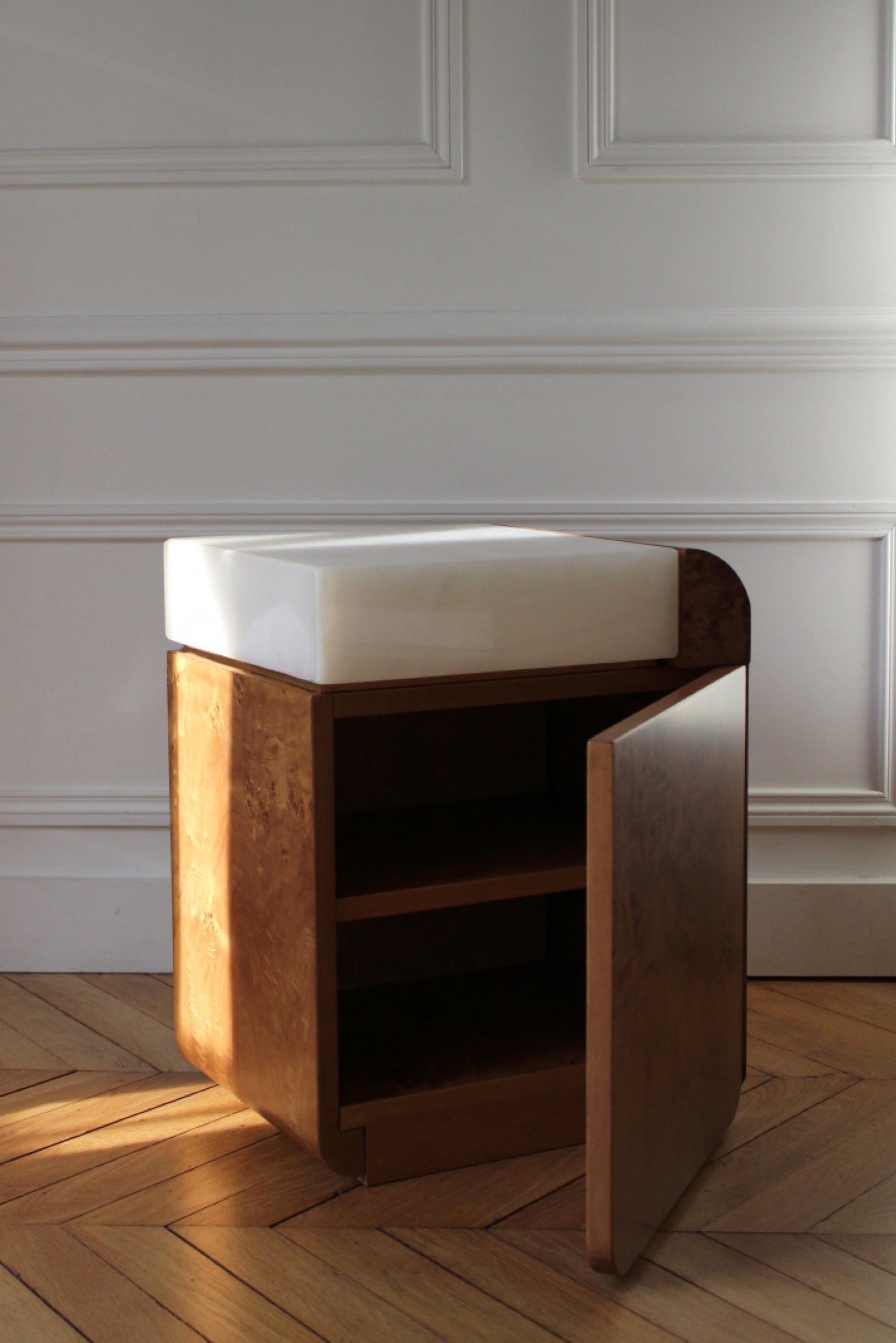 TABLE D'APPOINT "AMO" EN BOIS ET ONYX MARBERA