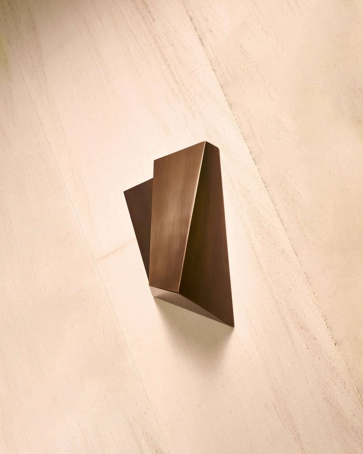 Katoptris brass wall light