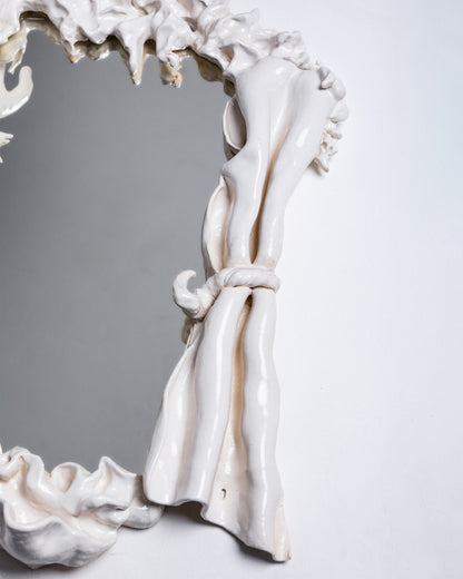 MIRROR “SELF SUFFICENCY, PORTRAIT OF A SELF-HEALING”