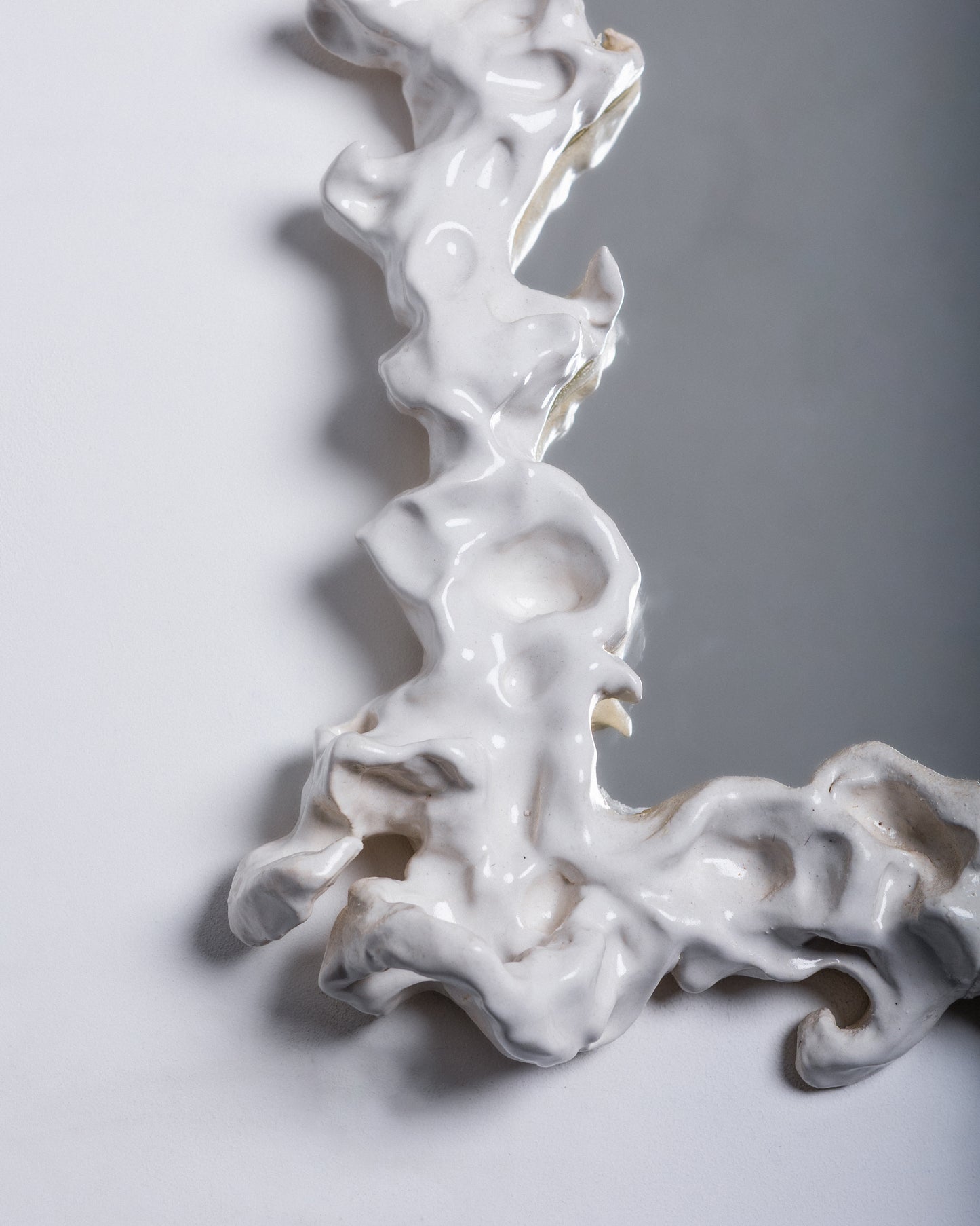 MIRROR “SELF SUFFICENCY, PORTRAIT OF A SELF-HEALING”