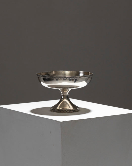 Silver metal foot cut decorated with two palmette friezes