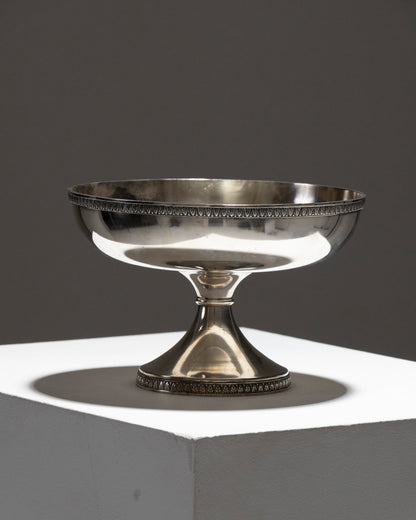 Silver metal foot cut decorated with two palmette friezes