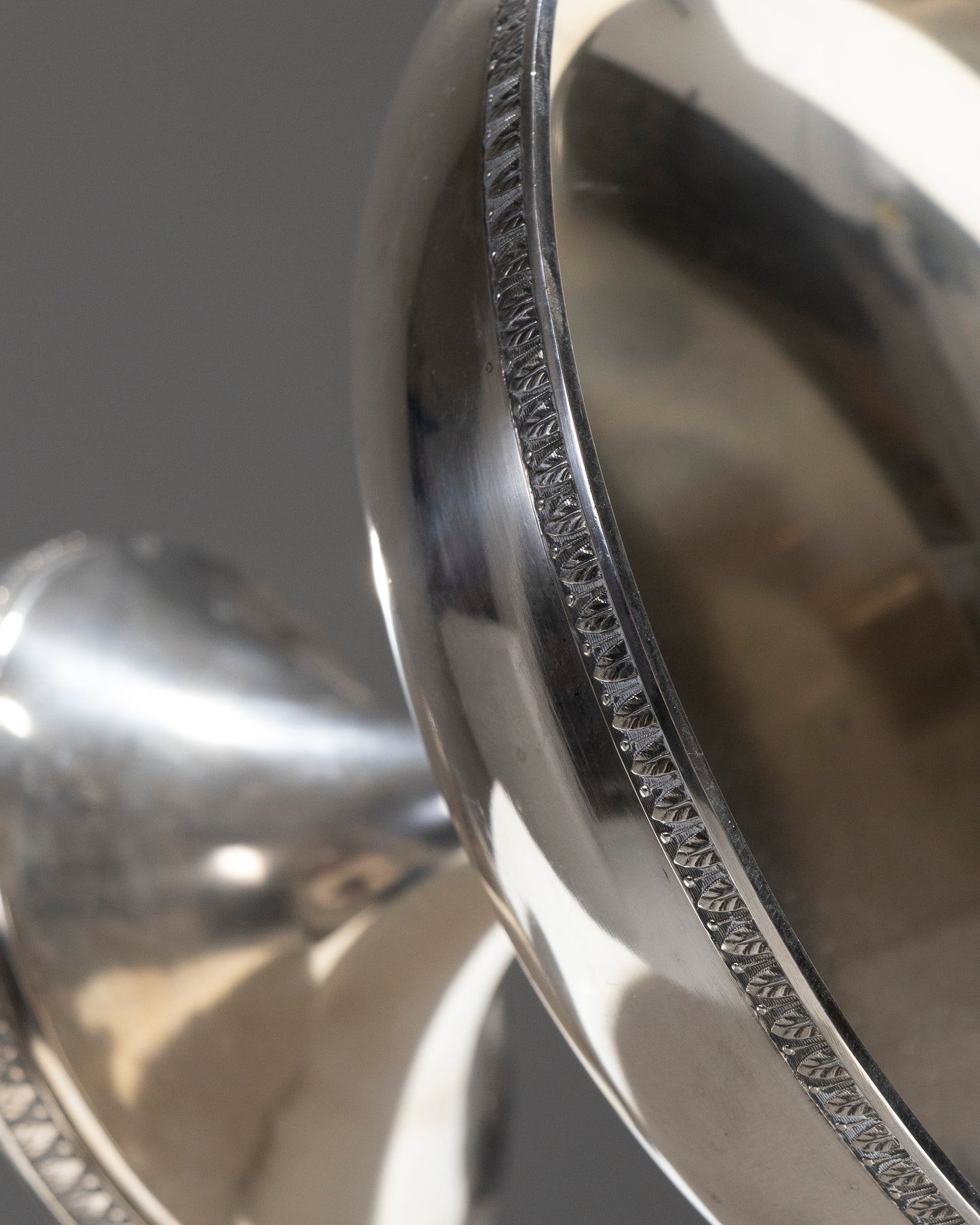 Silver metal foot cut decorated with two palmette friezes