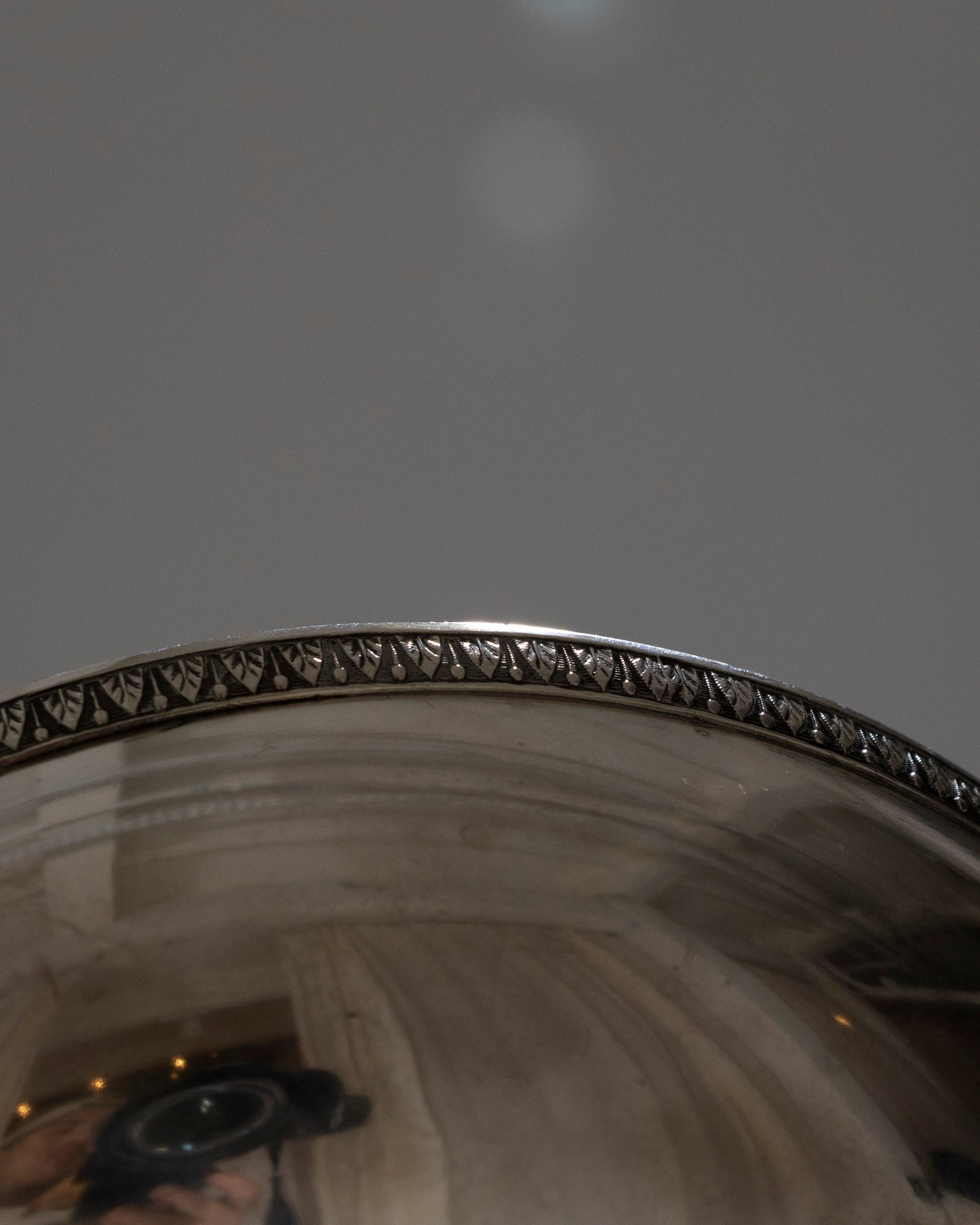 Silver metal foot cut decorated with two palmette friezes