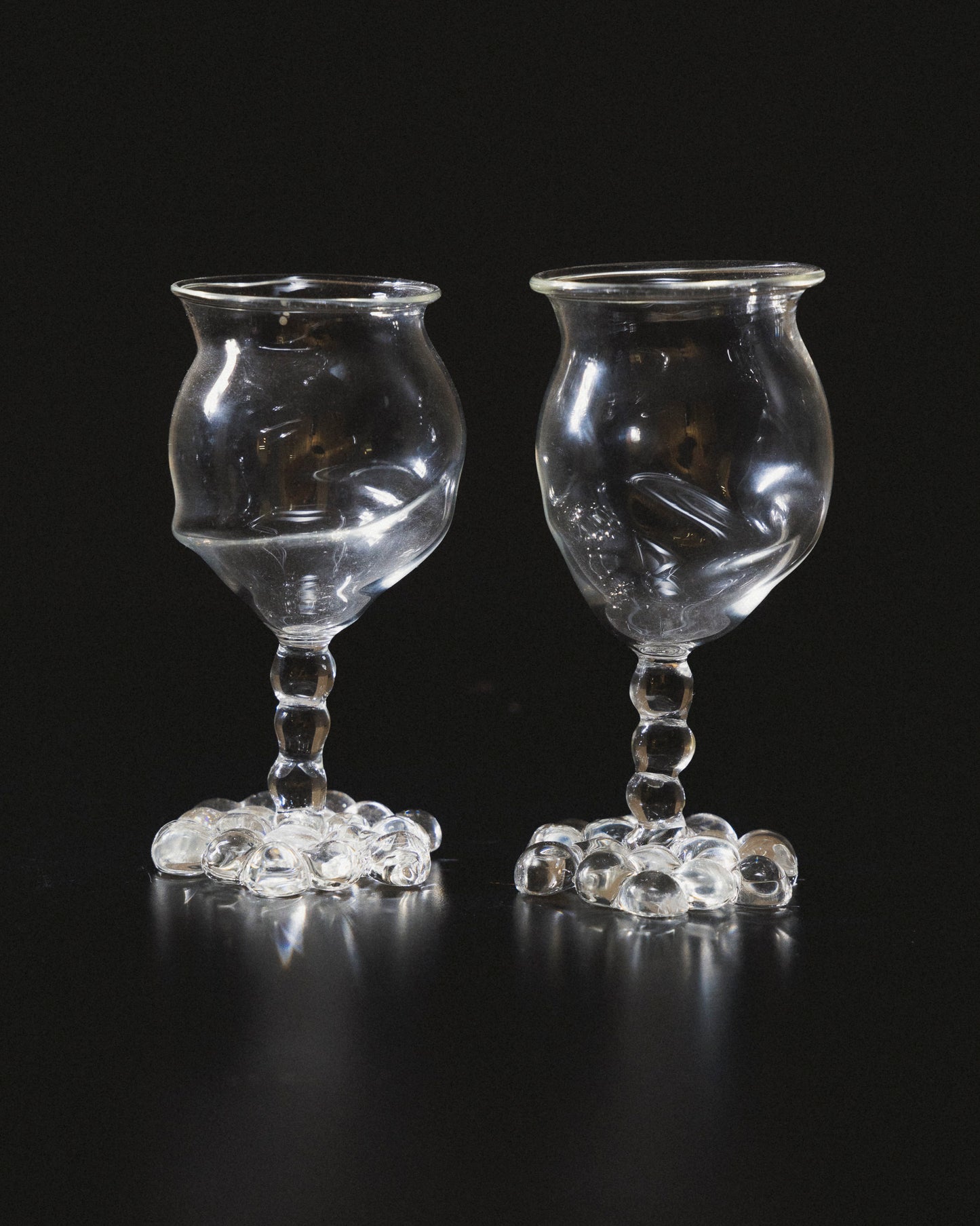 PAIR OF WINE GLASSES