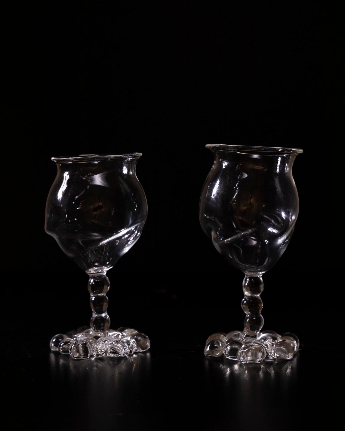 PAIR OF WINE GLASSES