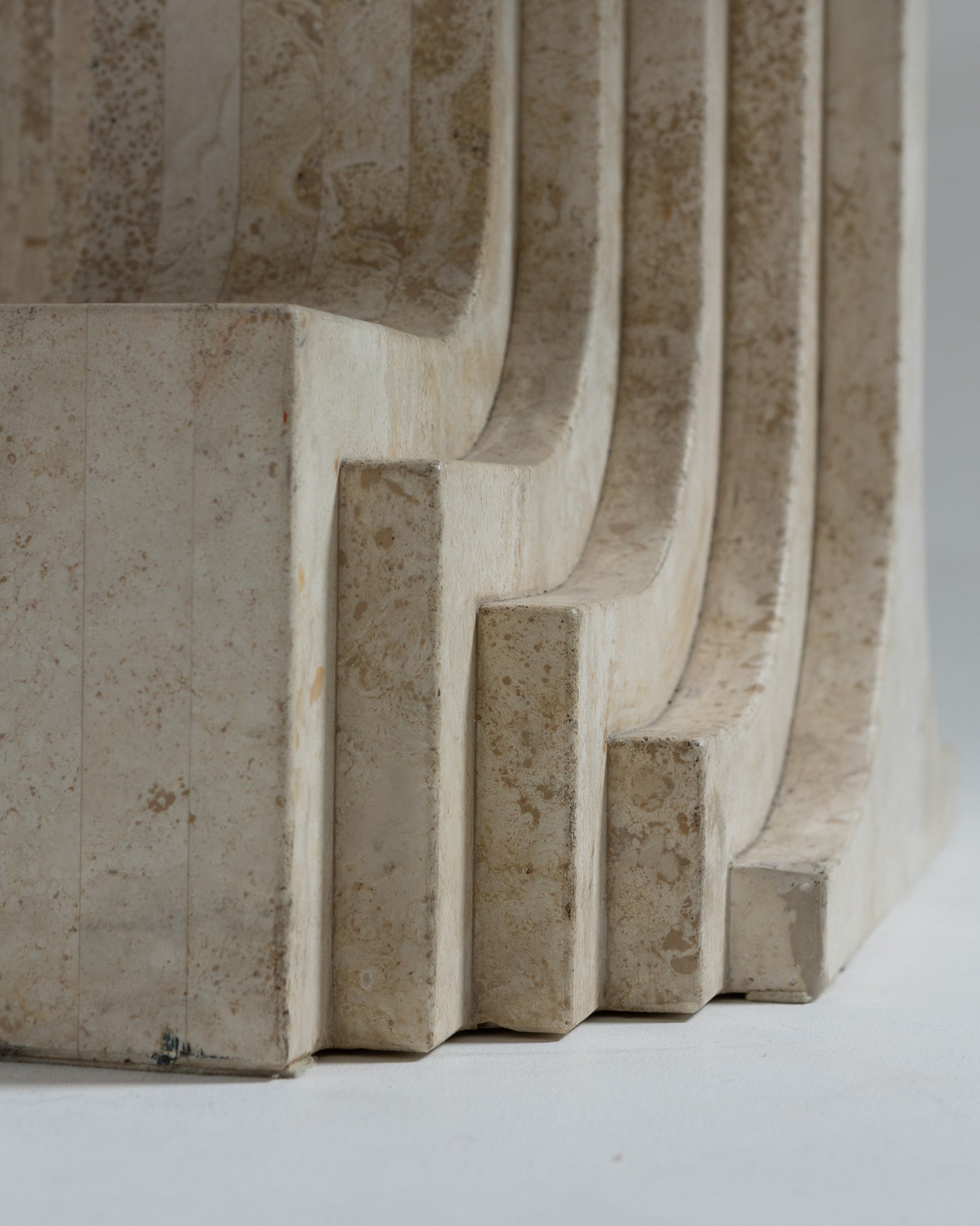 TABLE EN TRAVERTIN, CATTELAN ITALIA, 1980s