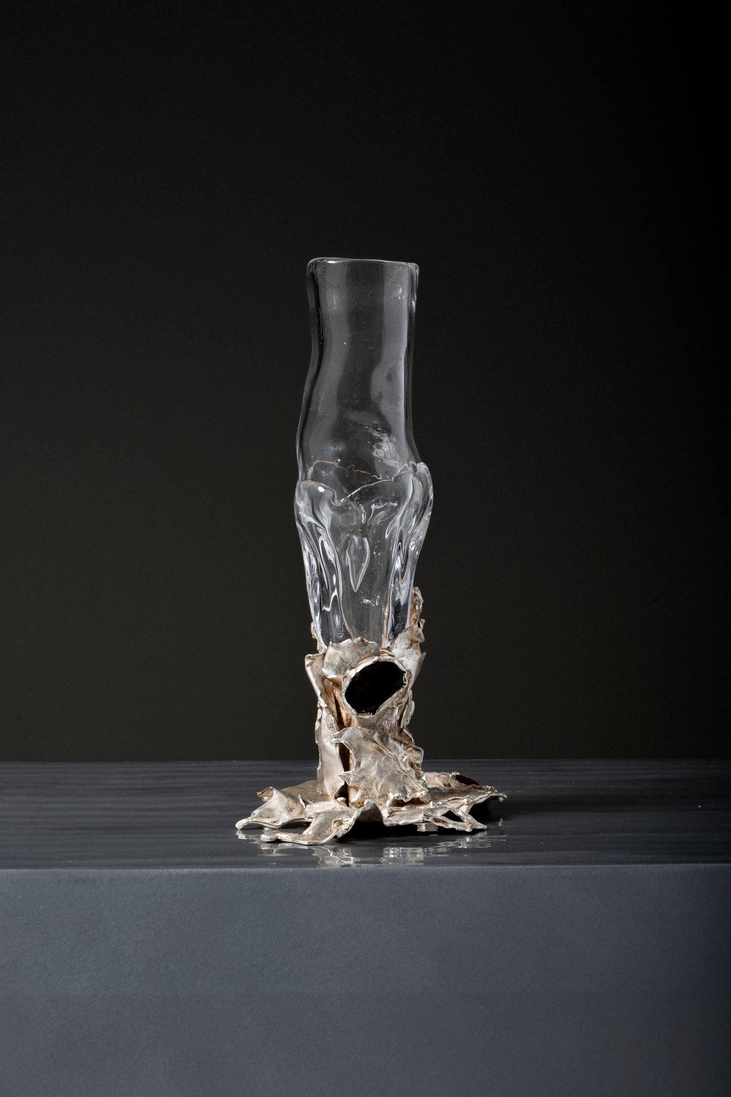 VERRE À PIED EN ARGENT ET PIERRES PRÉCIEUSES