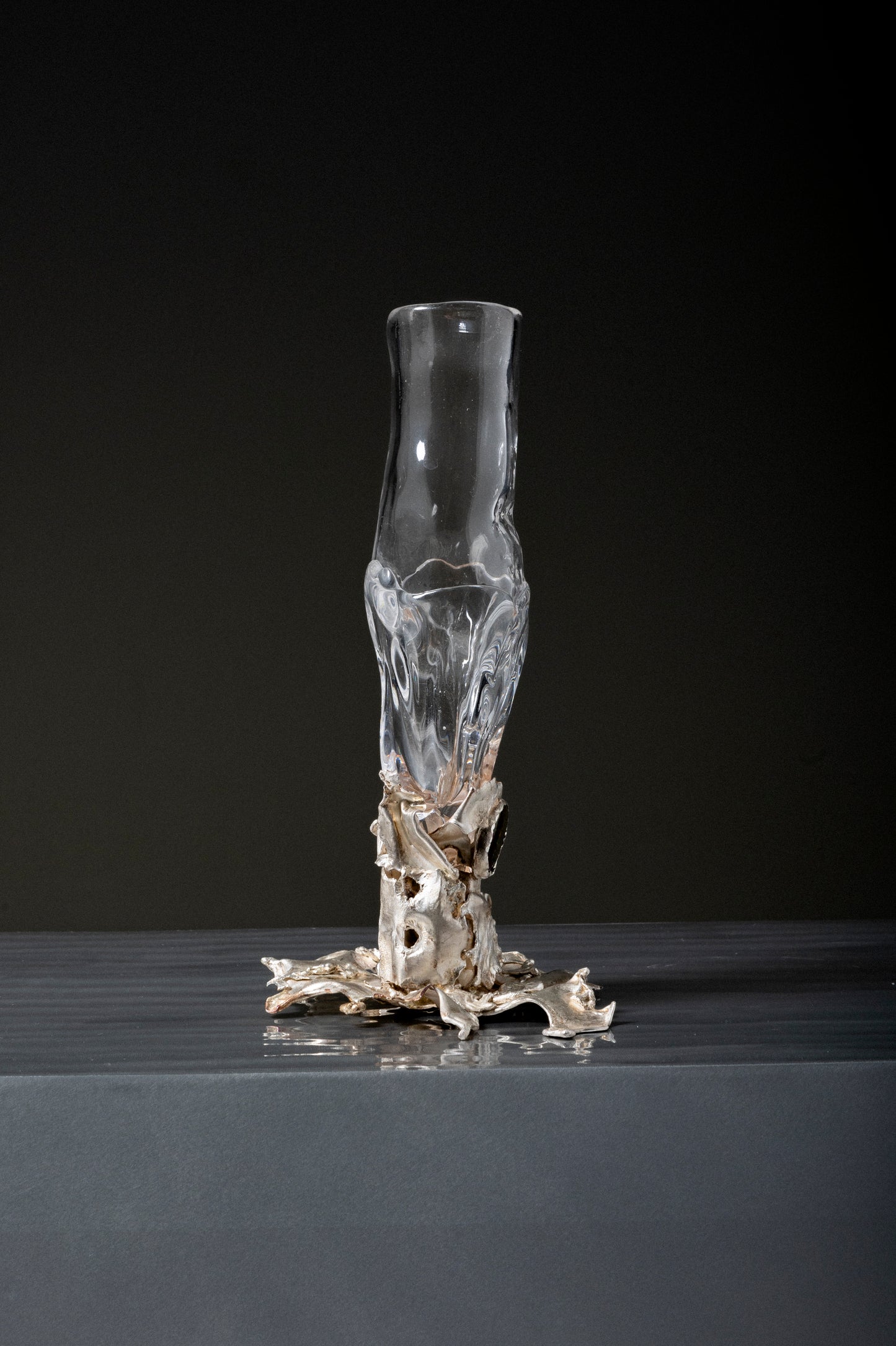 VERRE À PIED EN ARGENT ET PIERRES PRÉCIEUSES