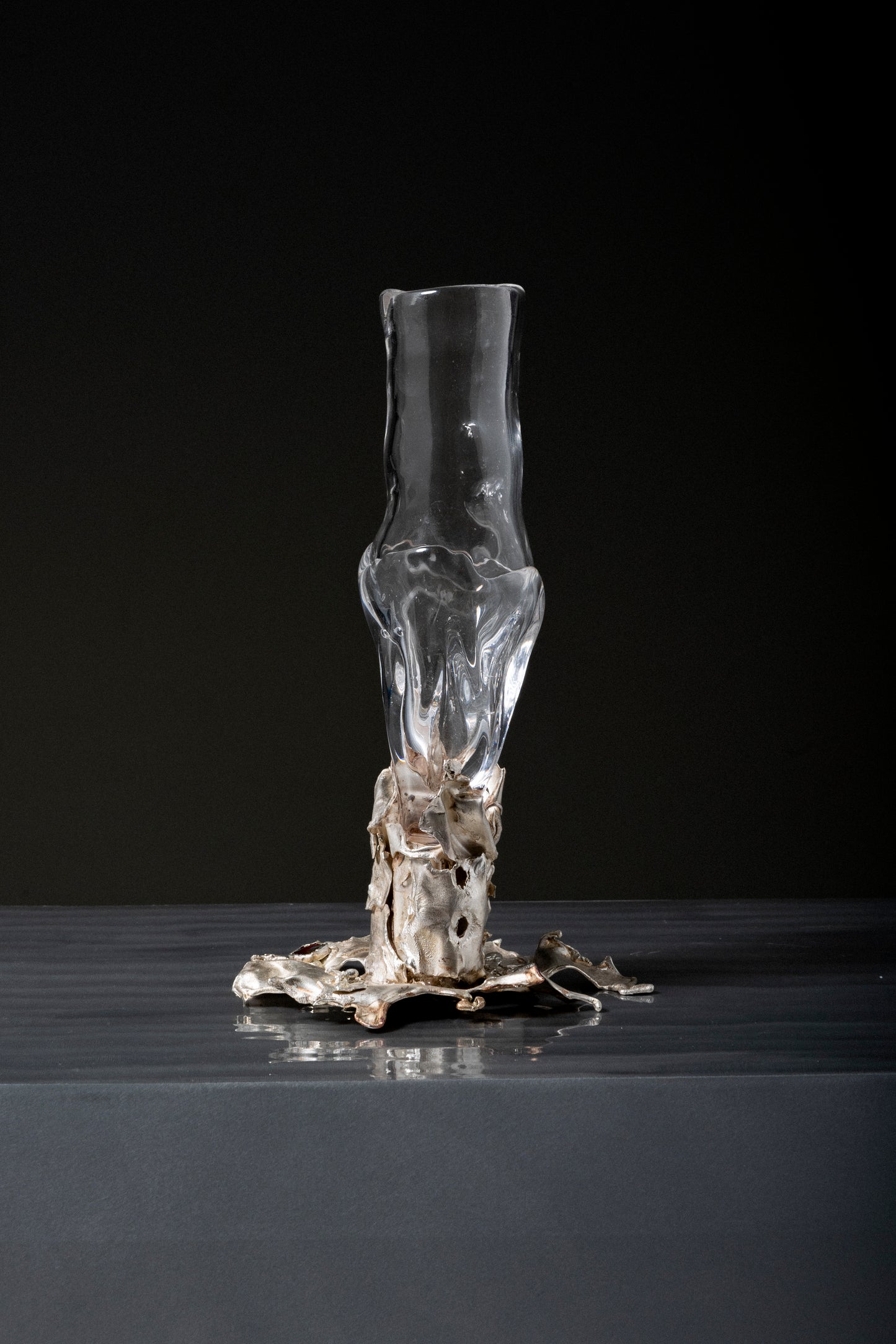 VERRE À PIED EN ARGENT ET PIERRES PRÉCIEUSES