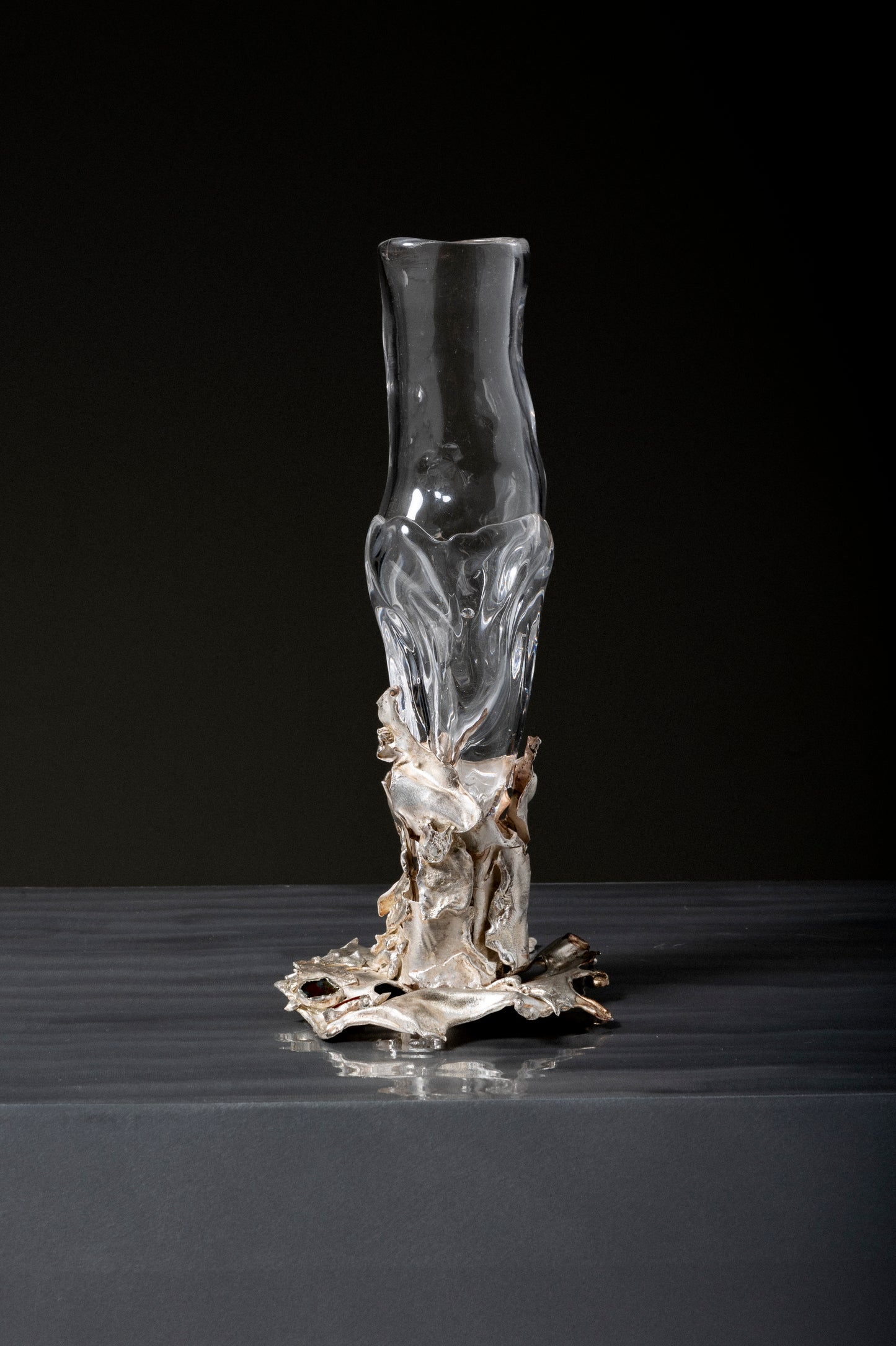 VERRE À PIED EN ARGENT ET PIERRES PRÉCIEUSES