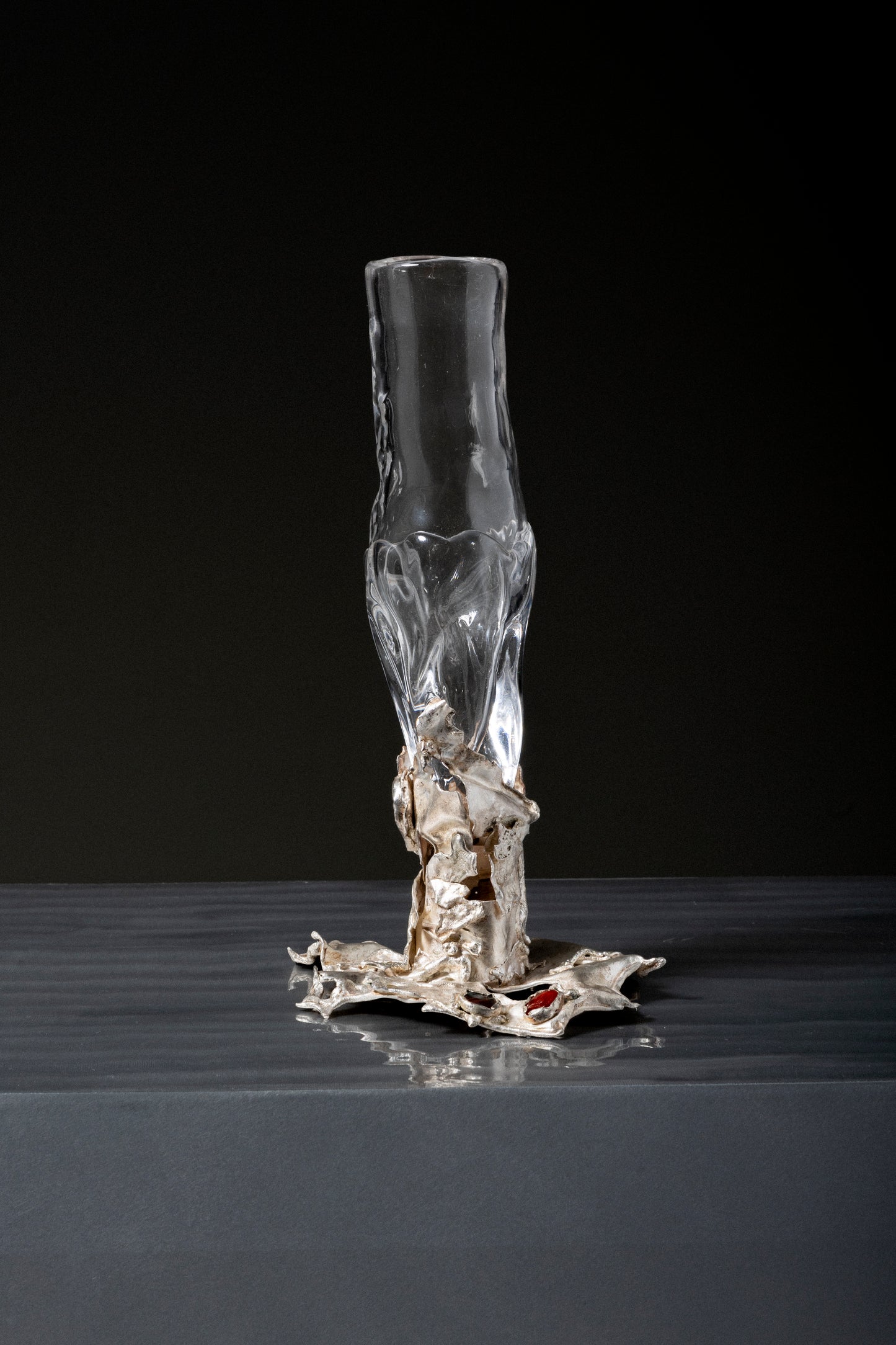 VERRE À PIED EN ARGENT ET PIERRES PRÉCIEUSES