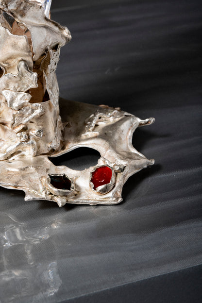 VERRE À PIED EN ARGENT ET PIERRES PRÉCIEUSES