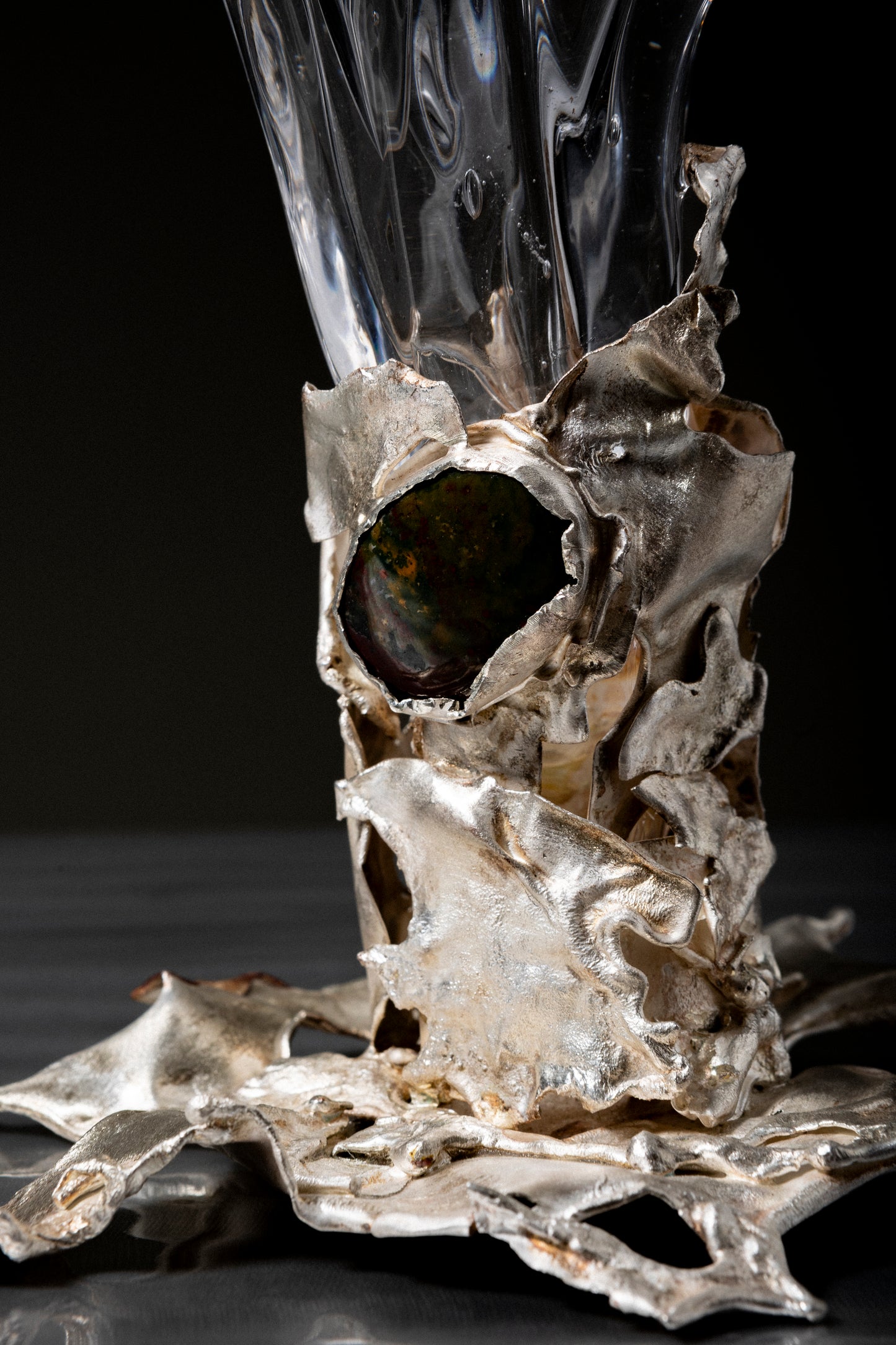 VERRE À PIED EN ARGENT ET PIERRES PRÉCIEUSES