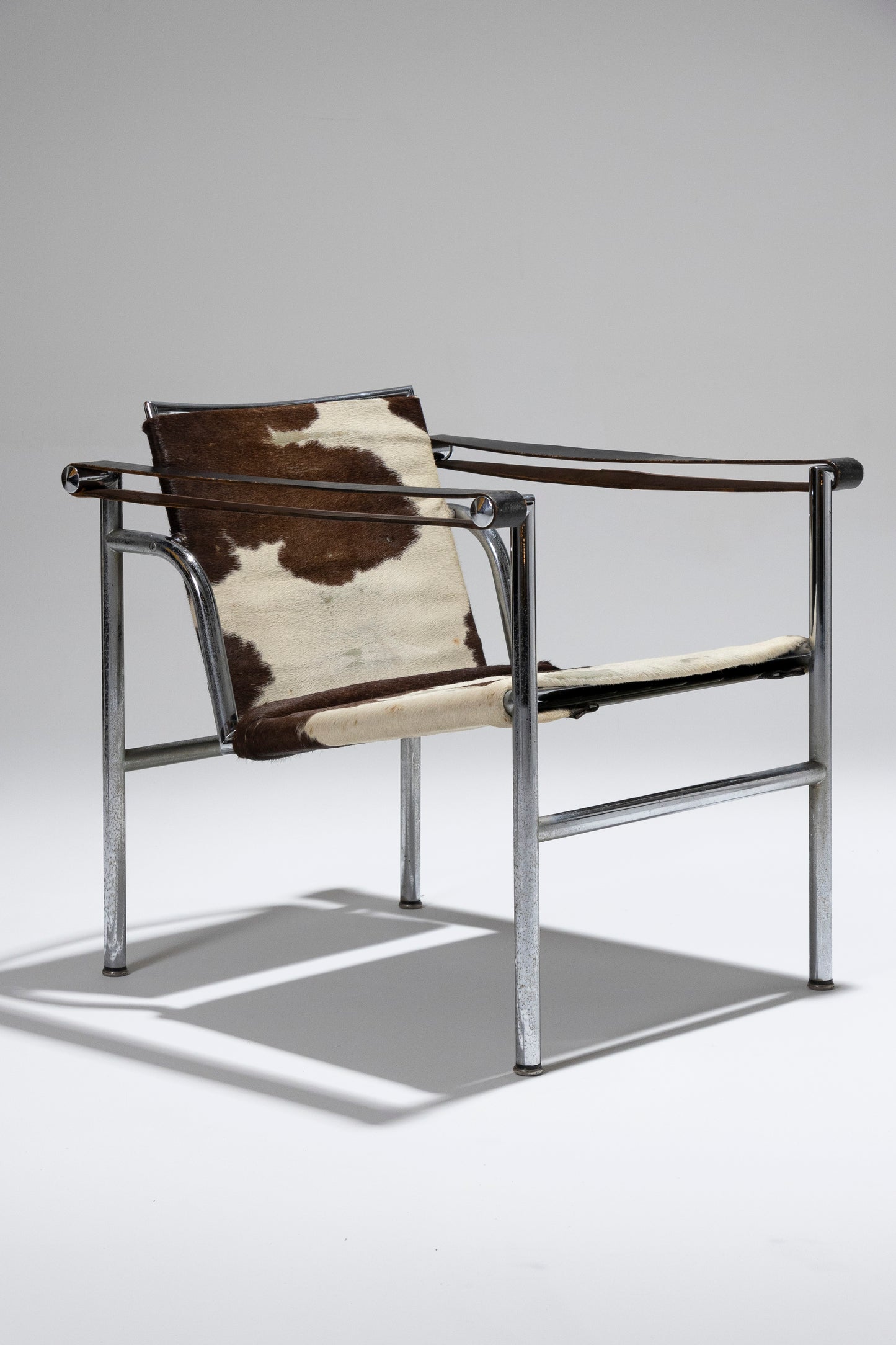 FAUTEUIL EN CUIR "LC1", LE CORBUSIER, CASSINA, 1930s