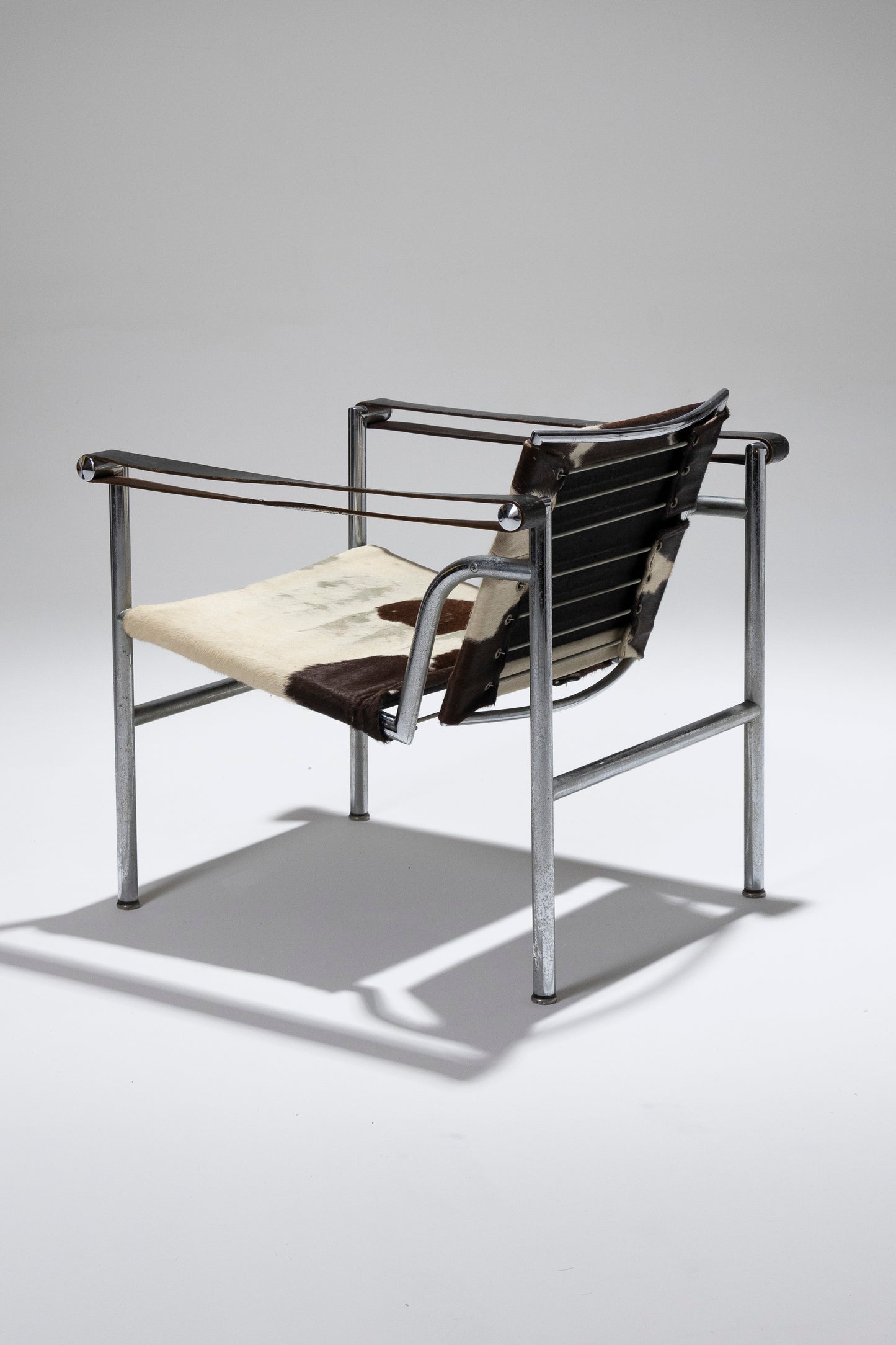 FAUTEUIL EN CUIR "LC1", LE CORBUSIER, CASSINA, 1930s