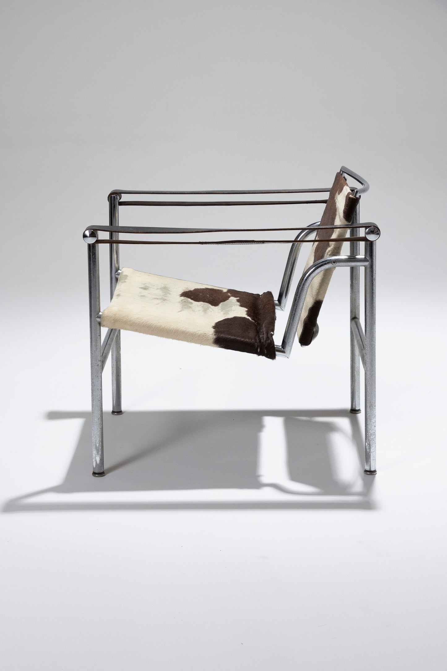 FAUTEUIL EN CUIR "LC1", LE CORBUSIER, CASSINA, 1930s