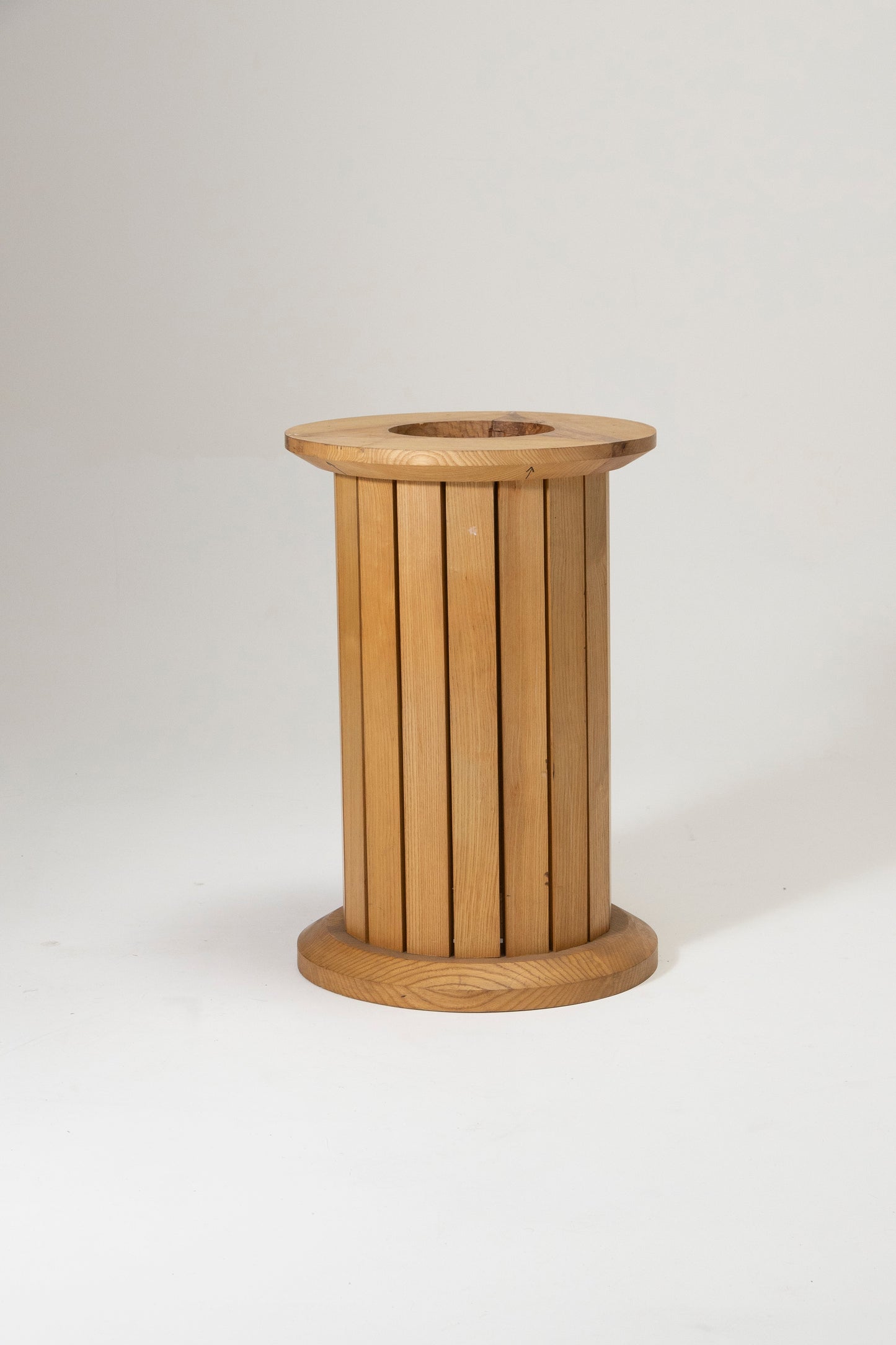 TABLE RONDE EN BOIS MASSIF,1970s