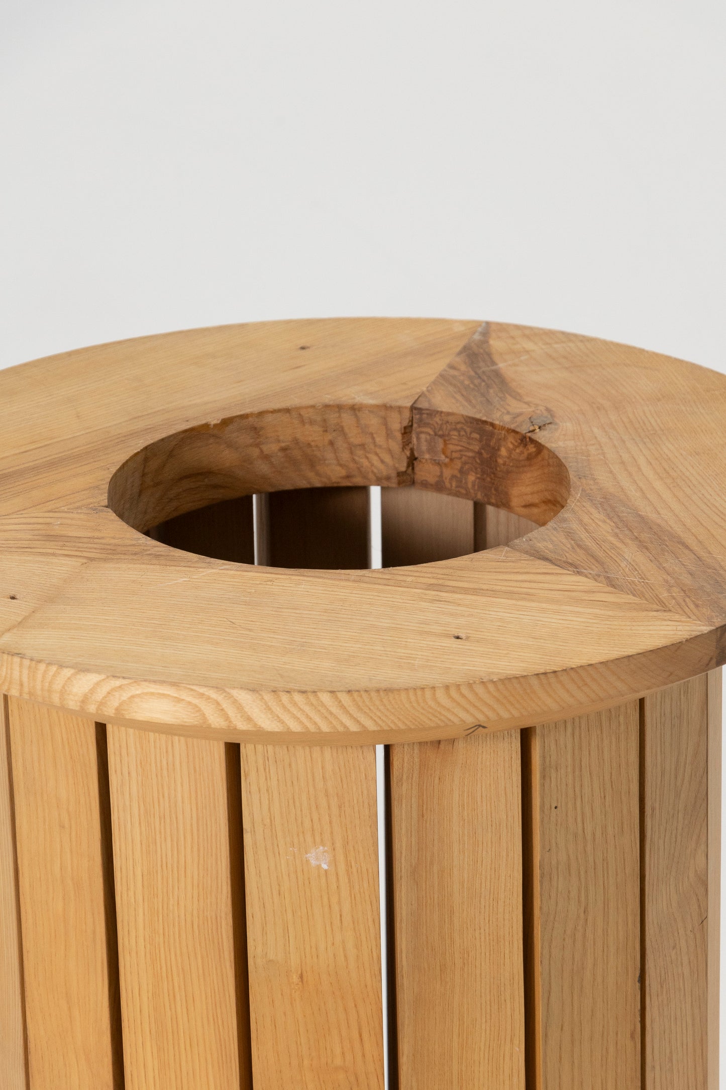 TABLE RONDE EN BOIS MASSIF,1970s