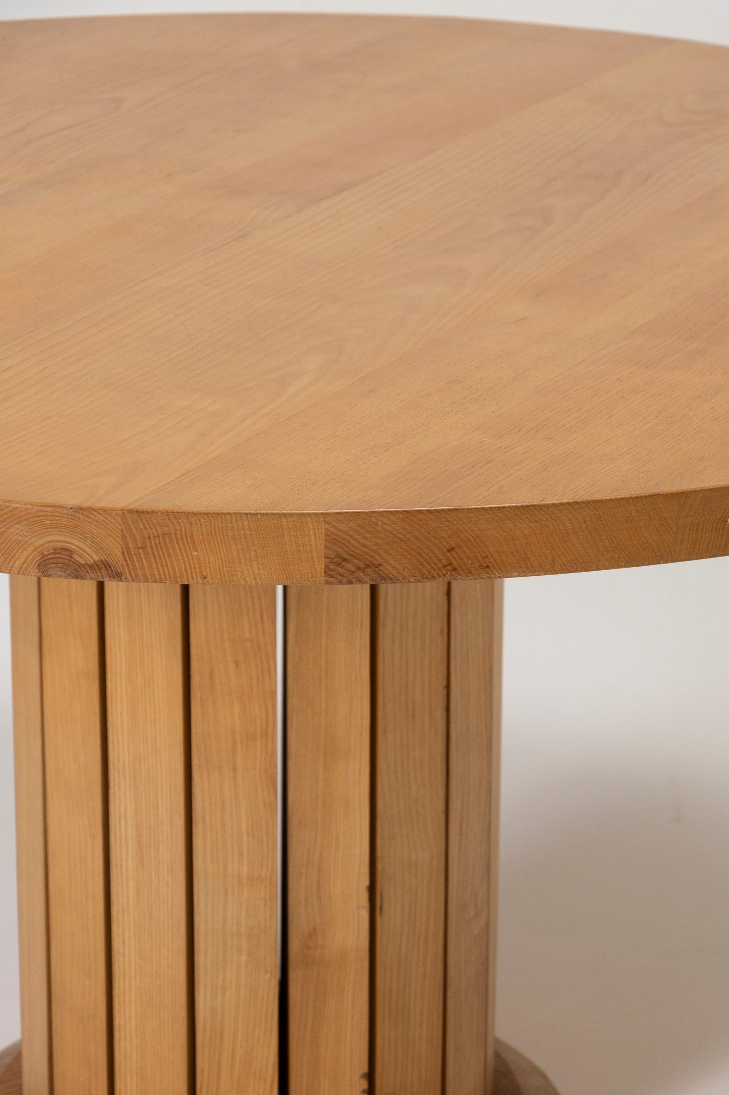 TABLE RONDE EN BOIS MASSIF,1970s