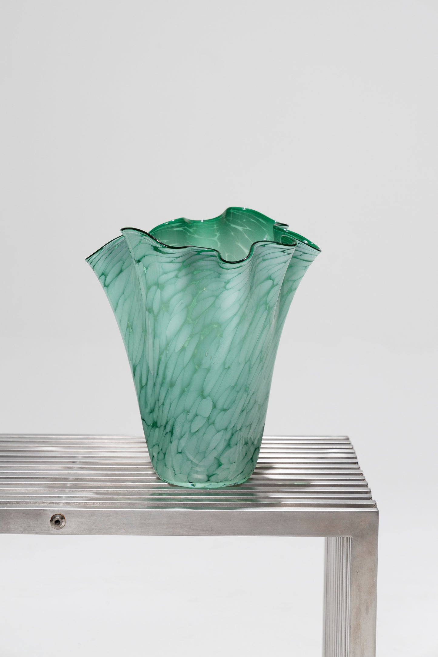 VASE MOUCHOIR EN VERRE