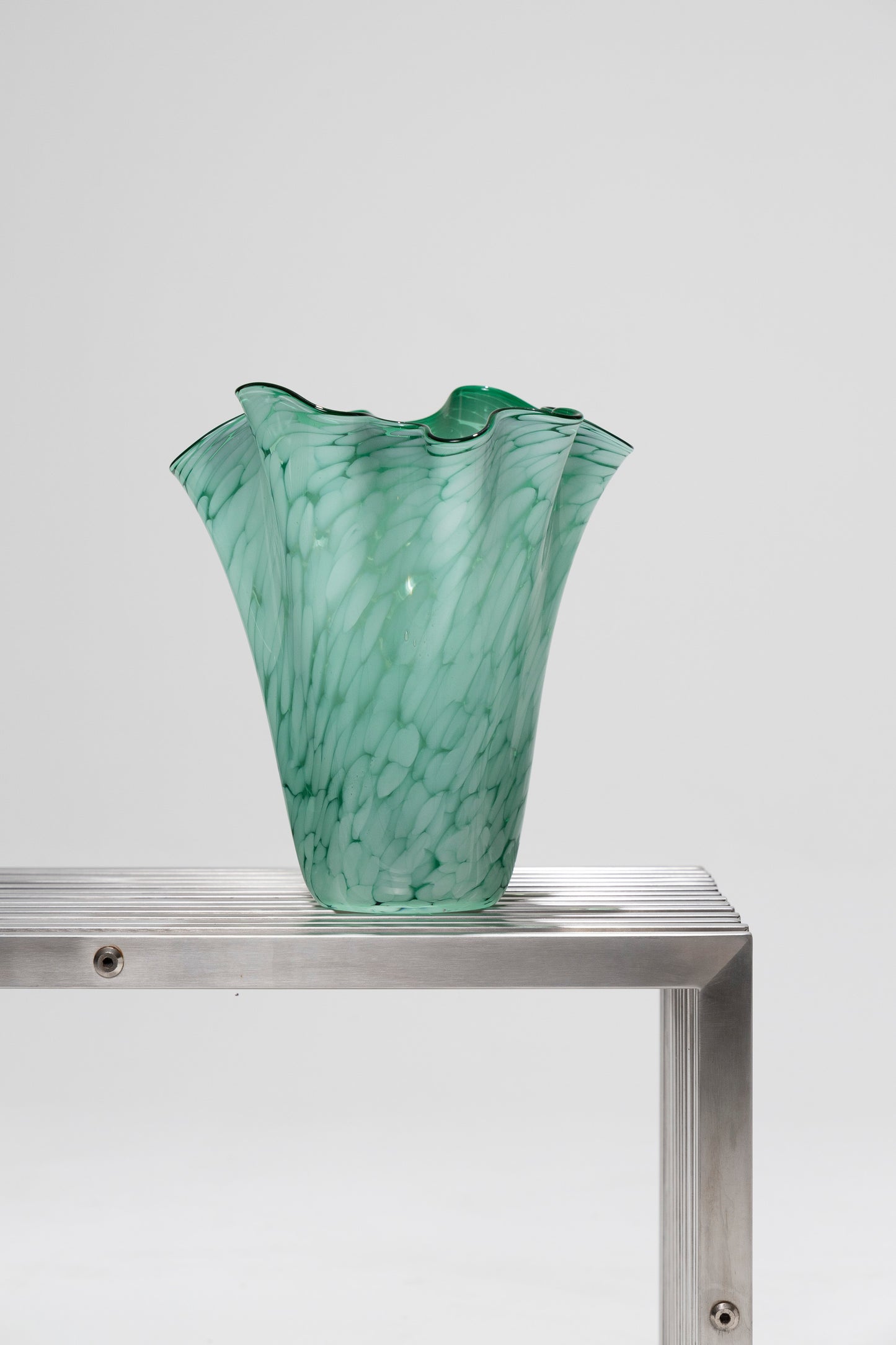 VASE MOUCHOIR EN VERRE