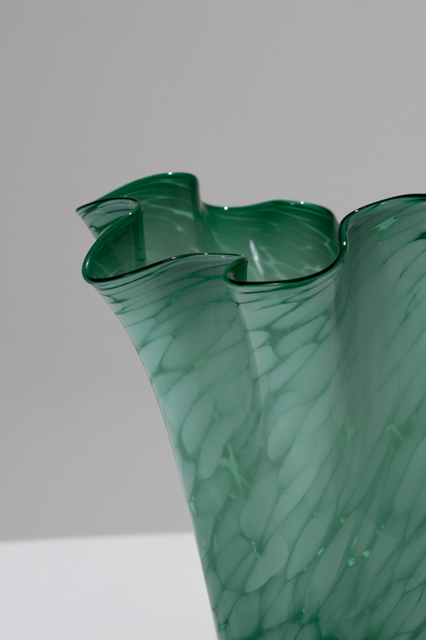 VASE MOUCHOIR EN VERRE