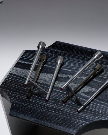 PAIRE DE BOUGEOIRS EN MÉTAL, 1970s