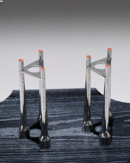 PAIRE DE BOUGEOIRS EN MÉTAL, 1970s