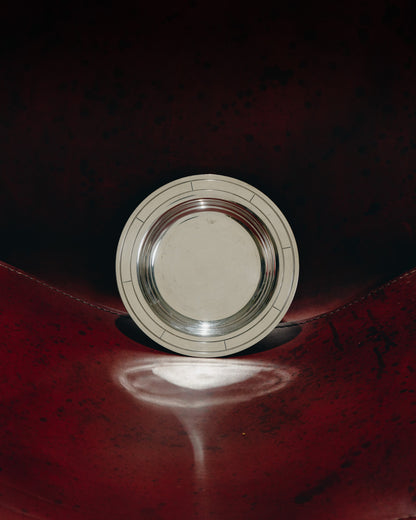 ASSIETTE À PÂTÉE EN MÉTAL ARGENTÉ PETIT CHIEN / CHAT, 1960s