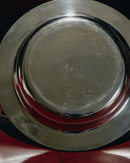 ASSIETTE À PÂTÉE EN MÉTAL ARGENTÉ PETIT CHIEN / CHAT, 1960s