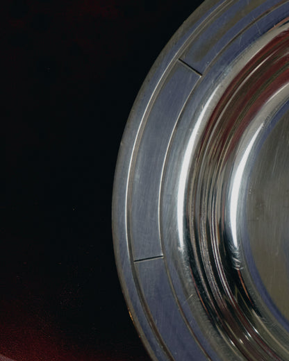 ASSIETTE À PÂTÉE EN MÉTAL ARGENTÉ PETIT CHIEN / CHAT, 1960s